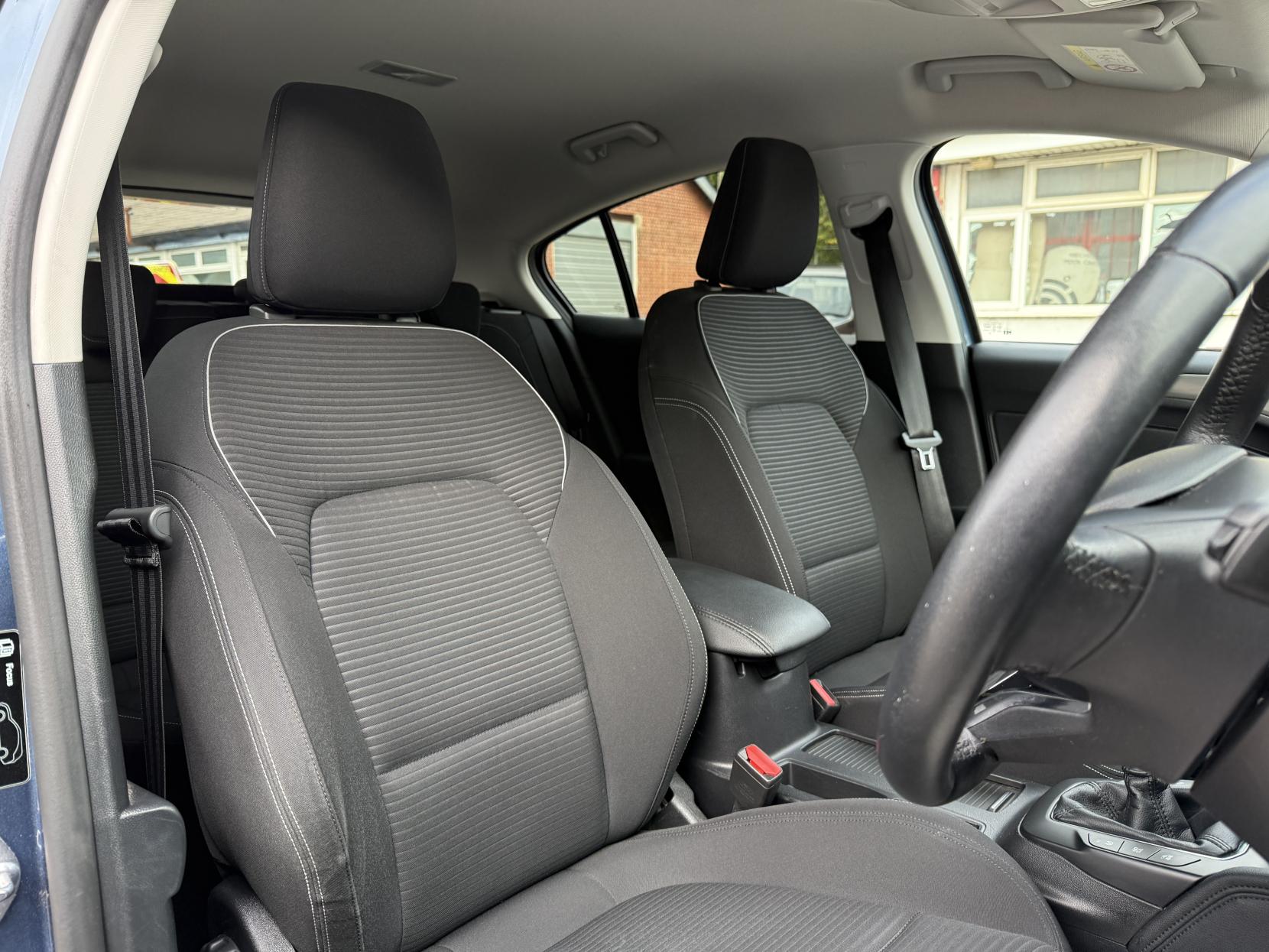 Ford Focus 1.0T EcoBoost Titanium Hatchback 5dr Petrol Manual Euro 6 (s/s) (125 ps)