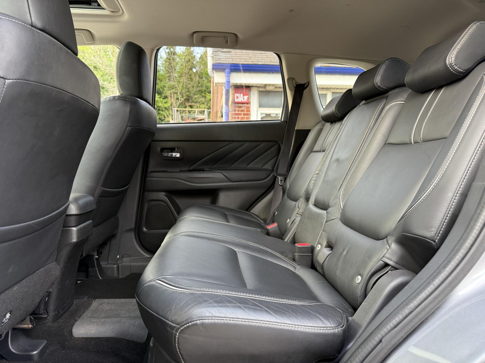 Mitsubishi Outlander 2.0h 12kWh 4h SUV 5dr Petrol Plug-in Hybrid CVT 4WD Euro 6 (s/s) (200 ps)