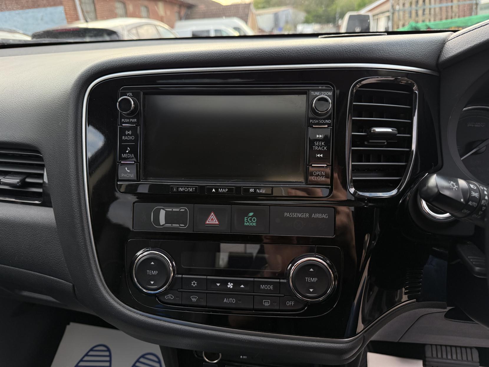 Mitsubishi Outlander 2.0h 12kWh 4h SUV 5dr Petrol Plug-in Hybrid CVT 4WD Euro 6 (s/s) (200 ps)