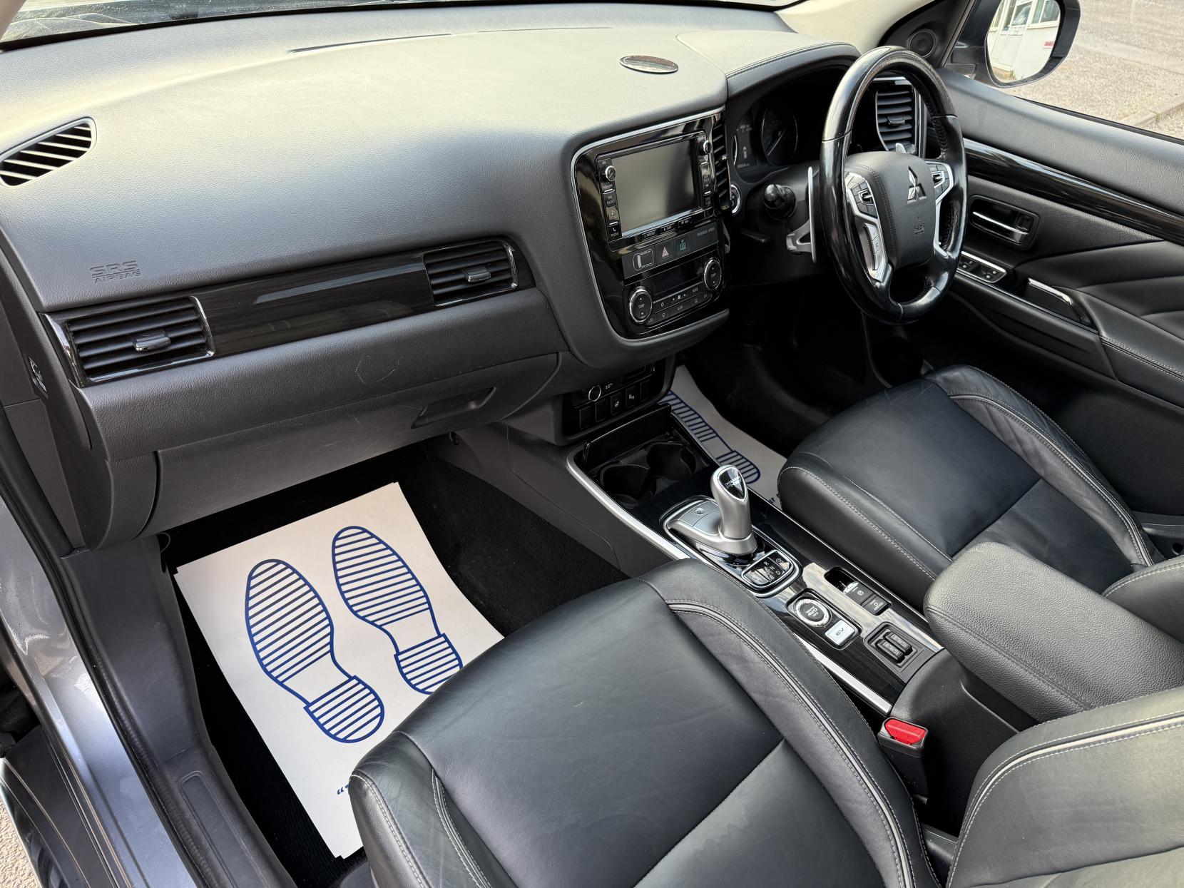 Mitsubishi Outlander 2.0h 12kWh 4h SUV 5dr Petrol Plug-in Hybrid CVT 4WD Euro 6 (s/s) (200 ps)