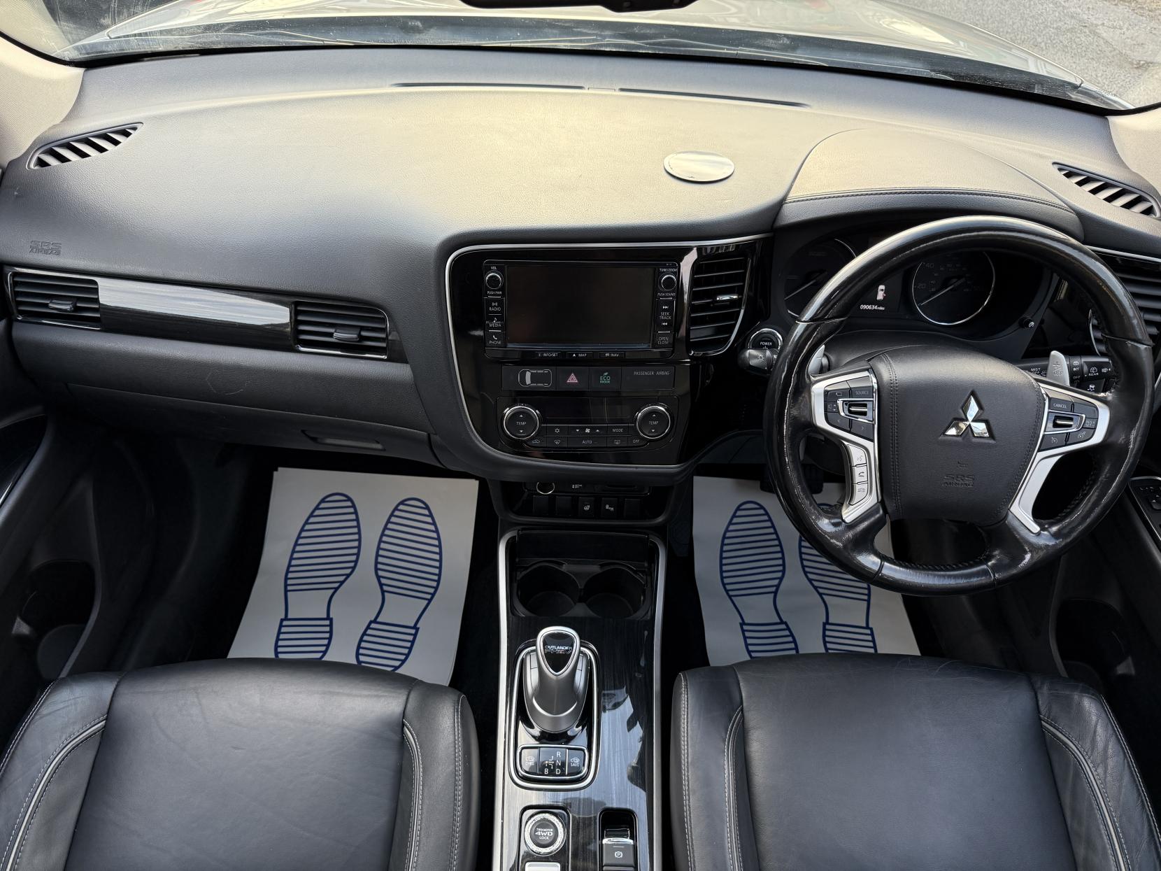 Mitsubishi Outlander 2.0h 12kWh 4h SUV 5dr Petrol Plug-in Hybrid CVT 4WD Euro 6 (s/s) (200 ps)