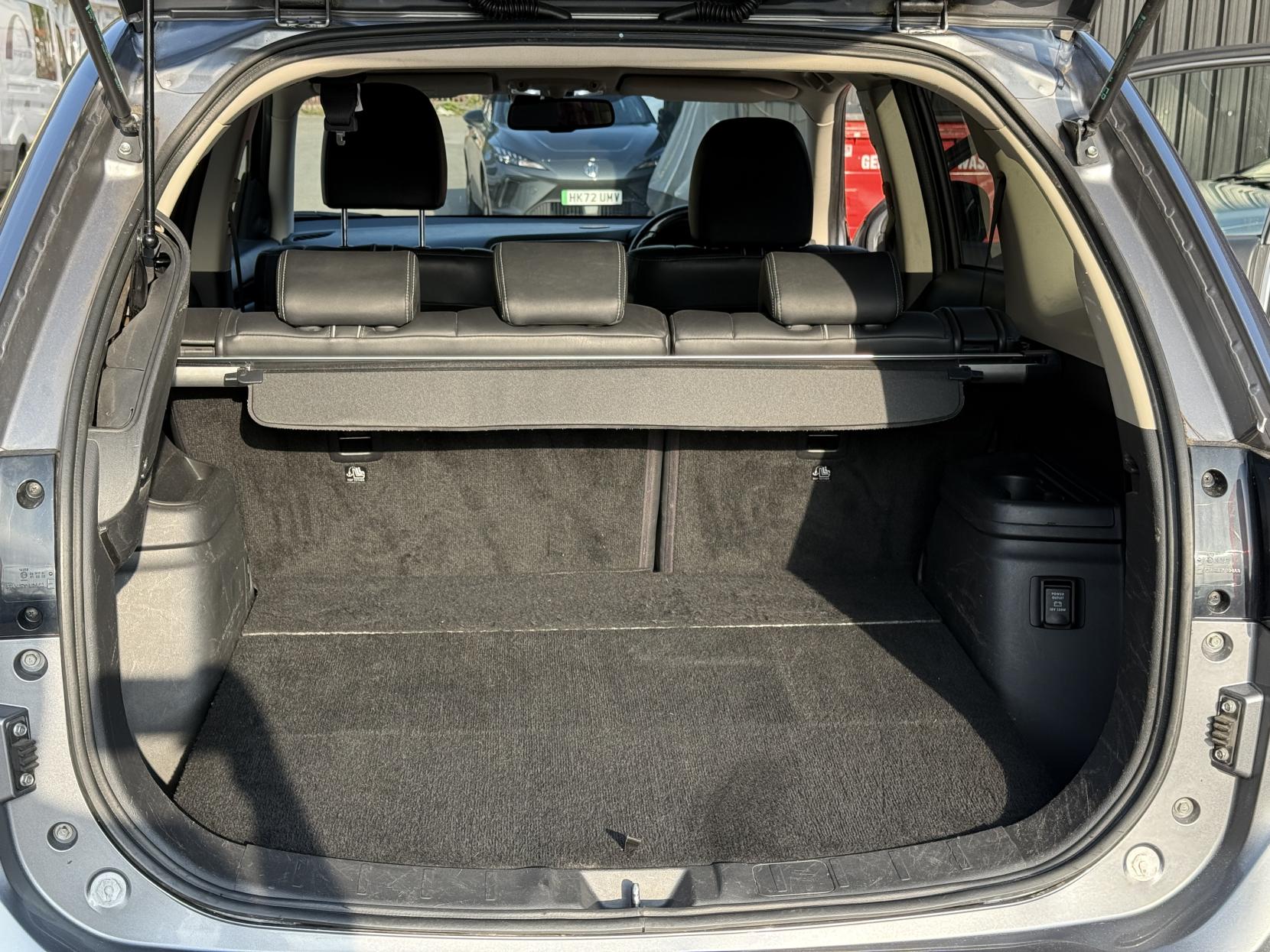 Mitsubishi Outlander 2.0h 12kWh 4h SUV 5dr Petrol Plug-in Hybrid CVT 4WD Euro 6 (s/s) (200 ps)
