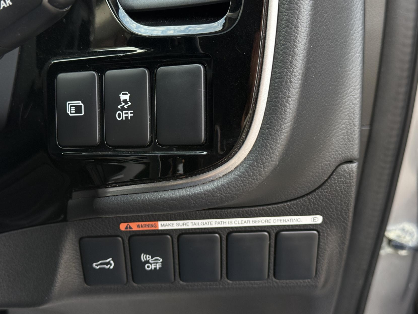 Mitsubishi Outlander 2.0h 12kWh 4h SUV 5dr Petrol Plug-in Hybrid CVT 4WD Euro 6 (s/s) (200 ps)