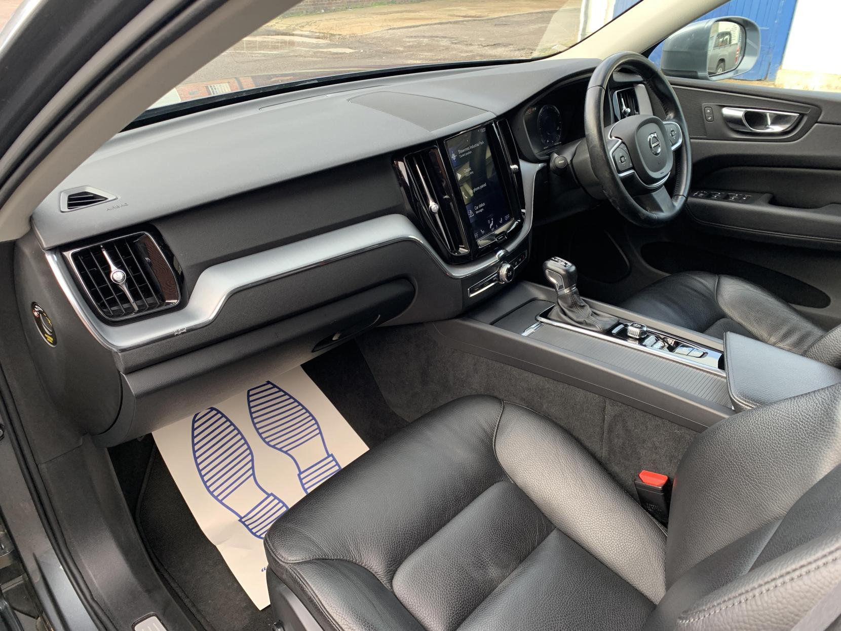 Volvo XC60 2.0 D4 Momentum SUV 5dr Diesel Auto AWD Euro 6 (s/s) (190 ps)