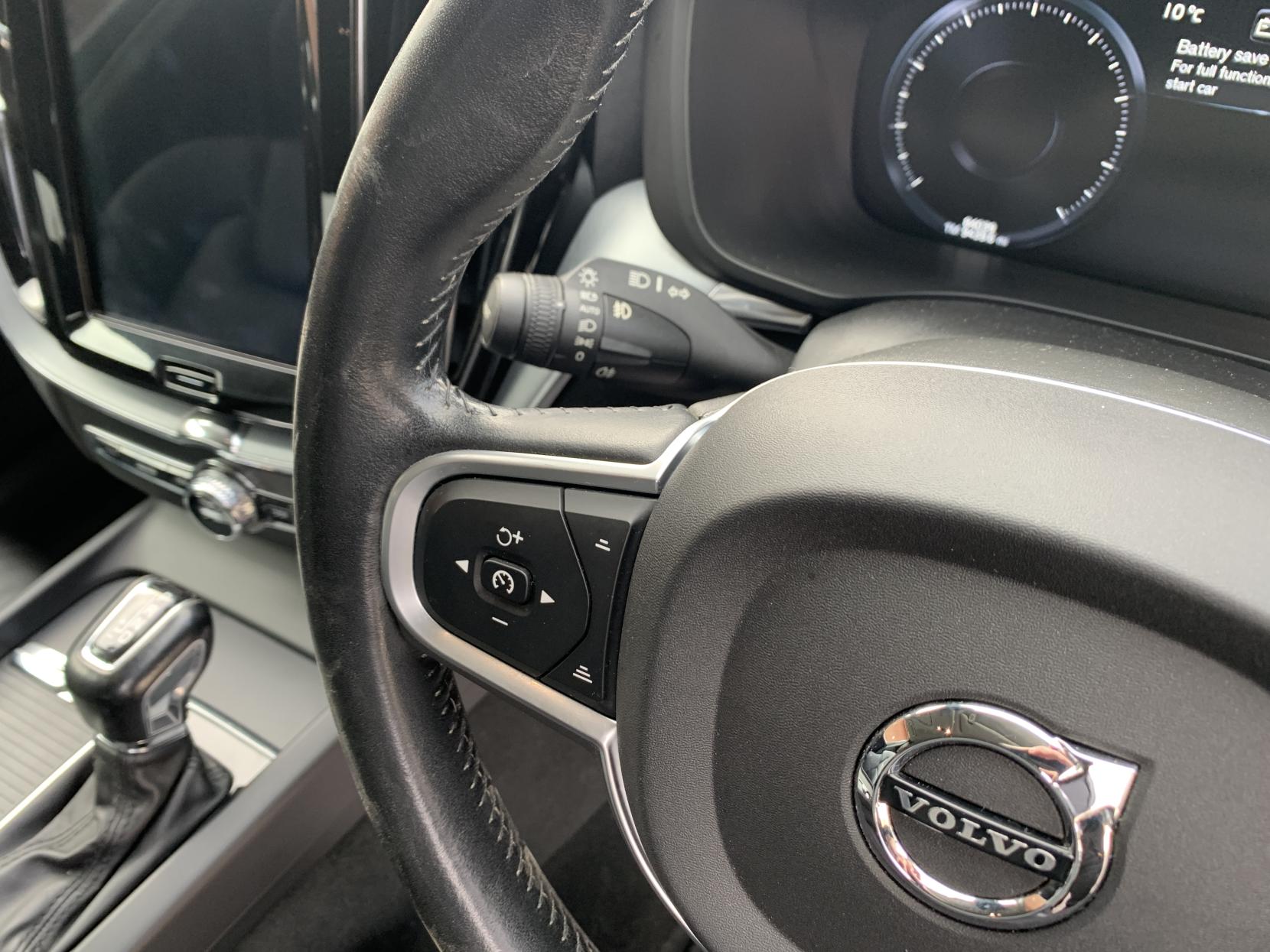 Volvo XC60 2.0 D4 Momentum SUV 5dr Diesel Auto AWD Euro 6 (s/s) (190 ps)
