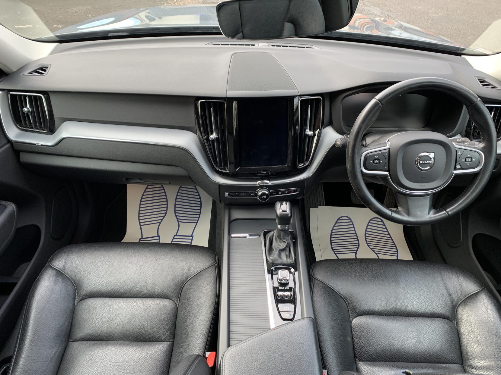 Volvo XC60 2.0 D4 Momentum SUV 5dr Diesel Auto AWD Euro 6 (s/s) (190 ps)