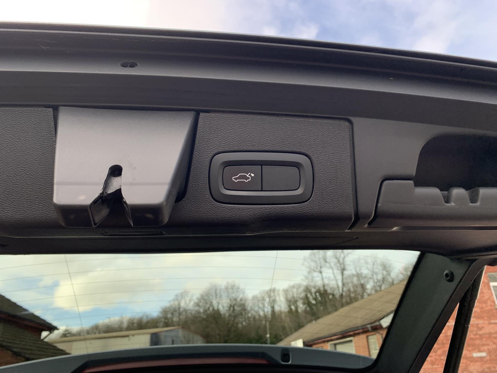 Volvo XC60 2.0 D4 Momentum SUV 5dr Diesel Auto AWD Euro 6 (s/s) (190 ps)