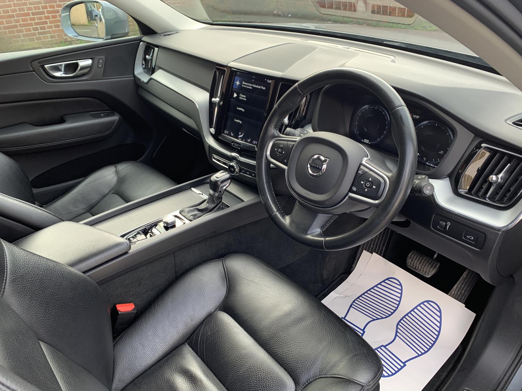 Volvo XC60 2.0 D4 Momentum SUV 5dr Diesel Auto AWD Euro 6 (s/s) (190 ps)