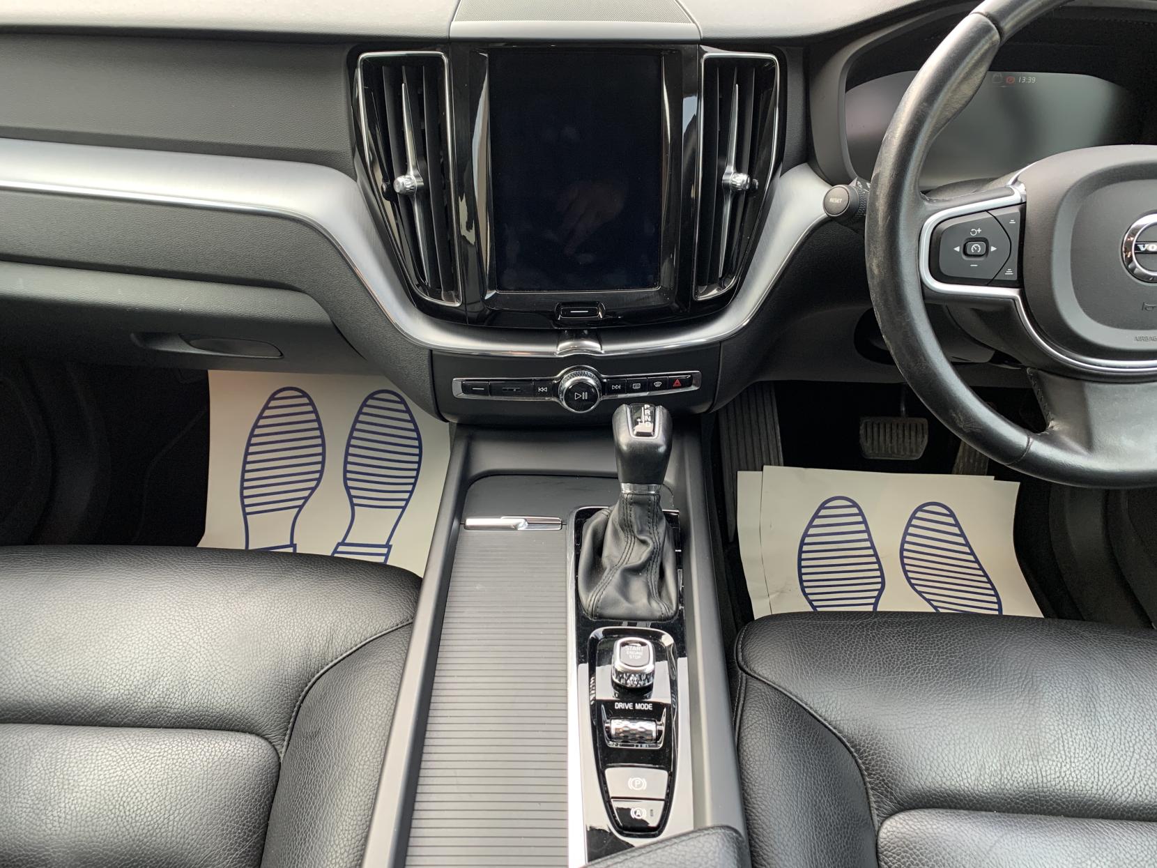 Volvo XC60 2.0 D4 Momentum SUV 5dr Diesel Auto AWD Euro 6 (s/s) (190 ps)