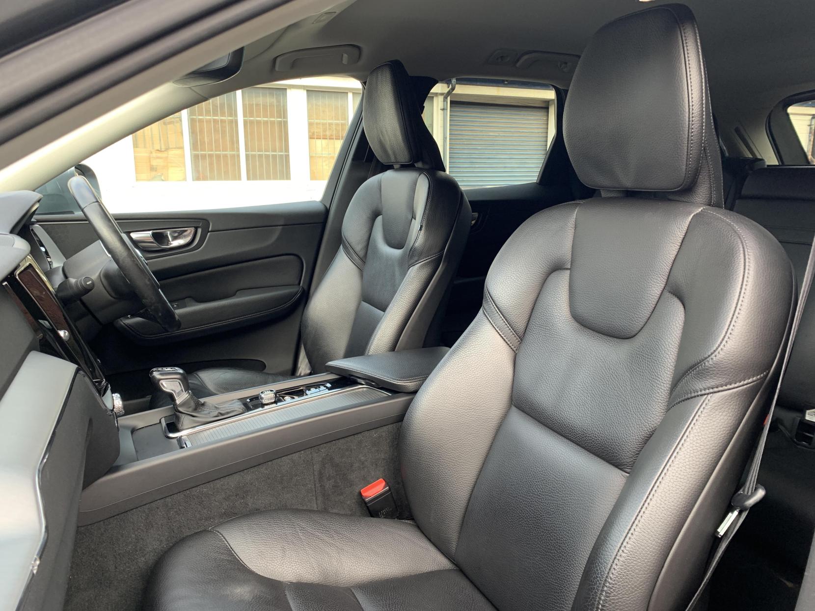 Volvo XC60 2.0 D4 Momentum SUV 5dr Diesel Auto AWD Euro 6 (s/s) (190 ps)