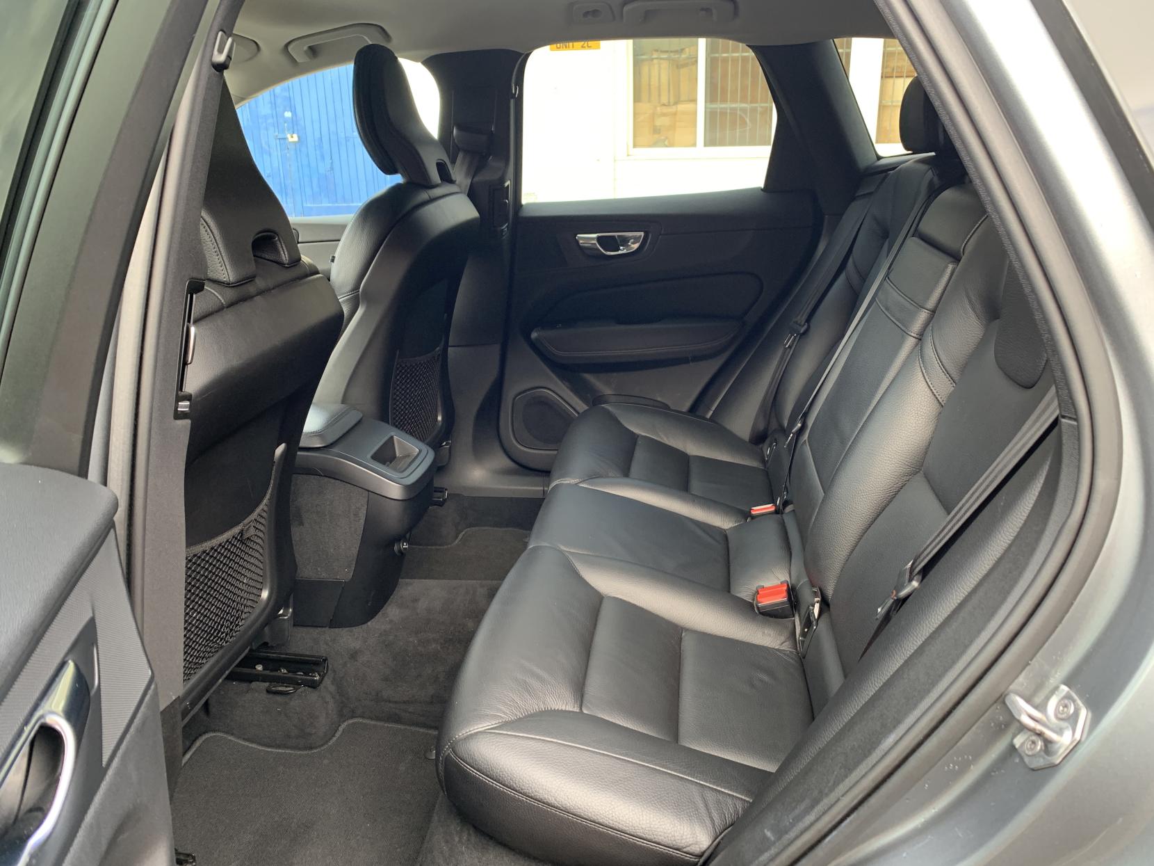 Volvo XC60 2.0 D4 Momentum SUV 5dr Diesel Auto AWD Euro 6 (s/s) (190 ps)