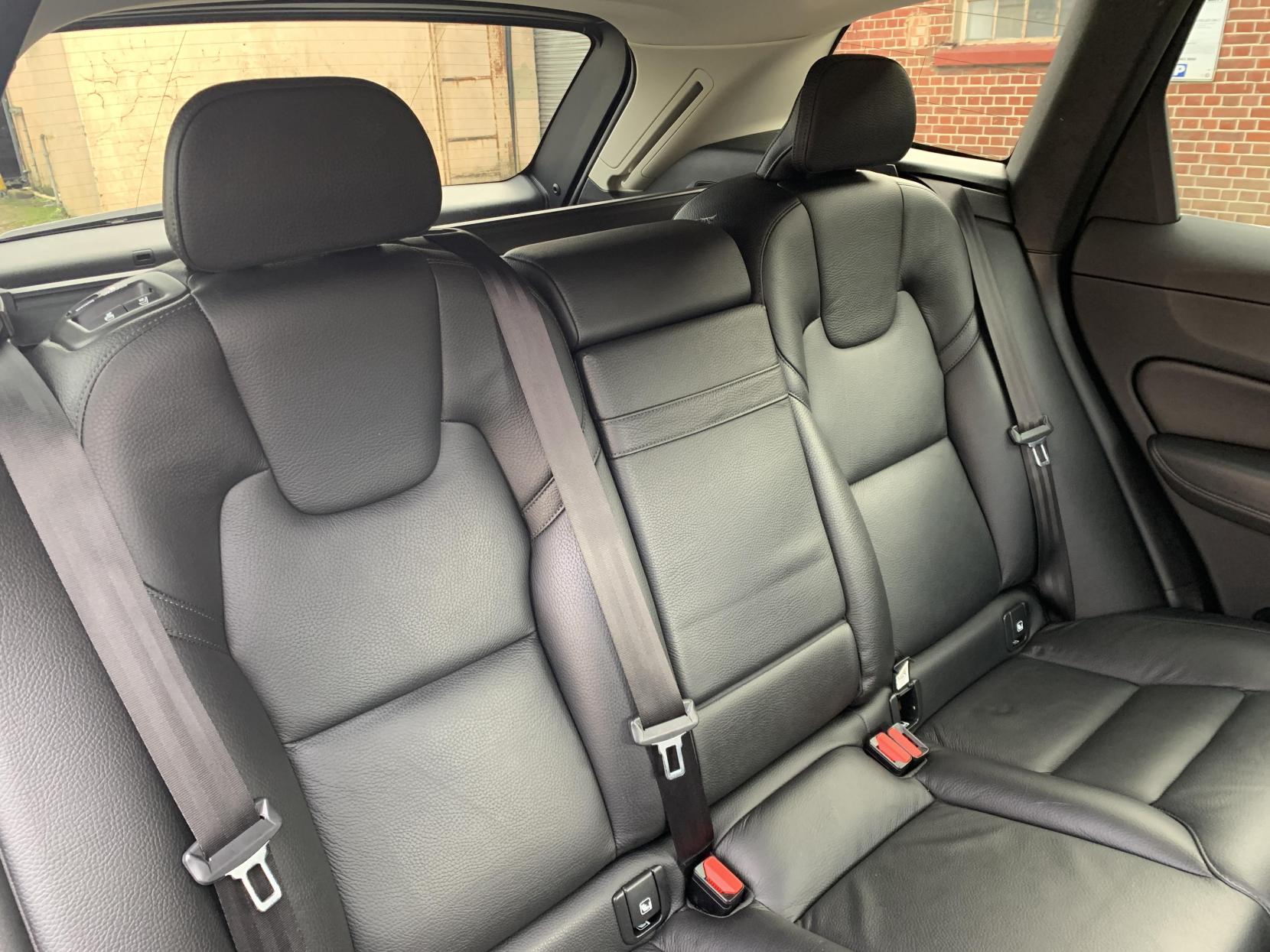 Volvo XC60 2.0 D4 Momentum SUV 5dr Diesel Auto AWD Euro 6 (s/s) (190 ps)