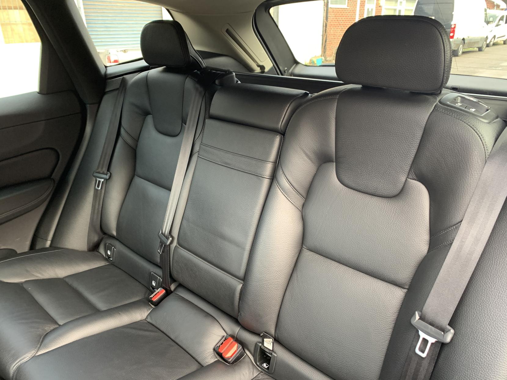 Volvo XC60 2.0 D4 Momentum SUV 5dr Diesel Auto AWD Euro 6 (s/s) (190 ps)