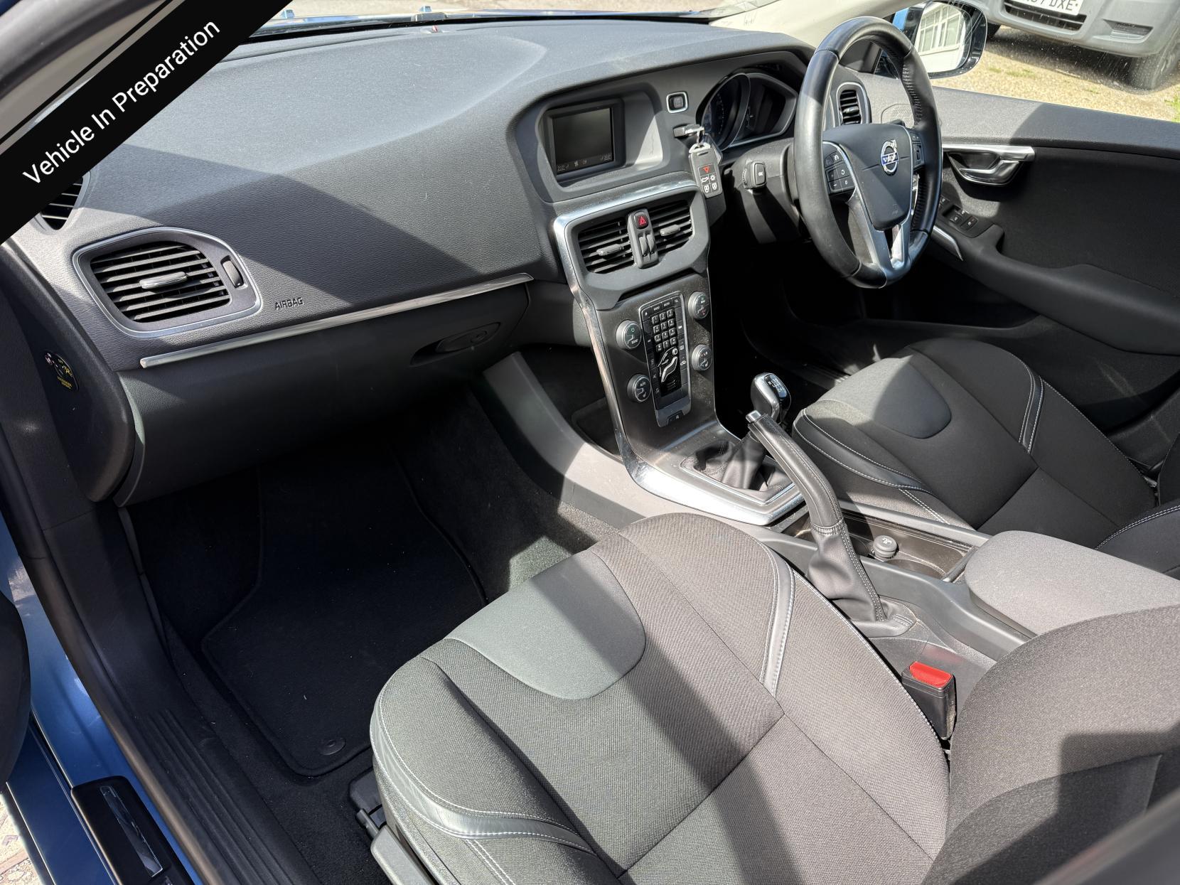 Volvo V40 1.6 D2 SE Hatchback 5dr Diesel Manual Euro 5 (s/s) (115 ps)