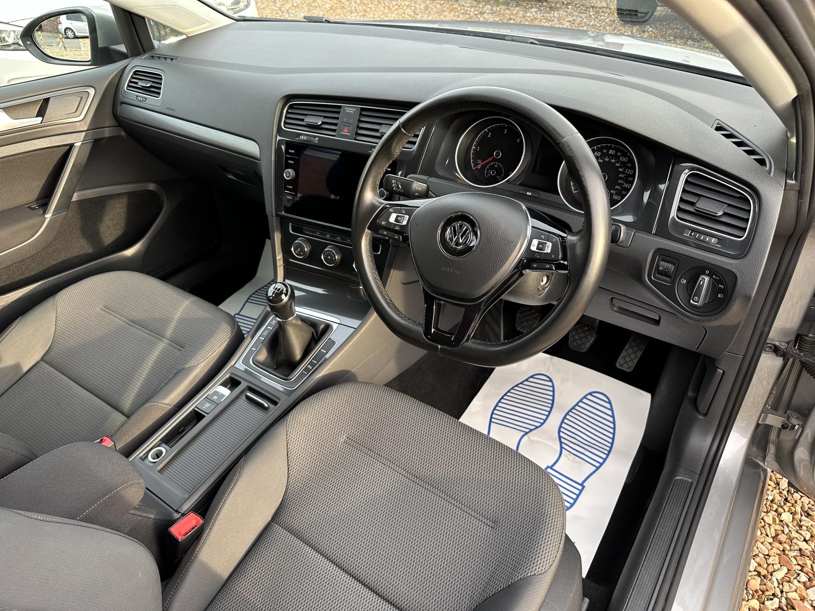 Volkswagen Golf 1.6 TDI BlueMotion Tech SE Nav Hatchback 5dr Diesel Manual Euro 6 (s/s) (115 ps)