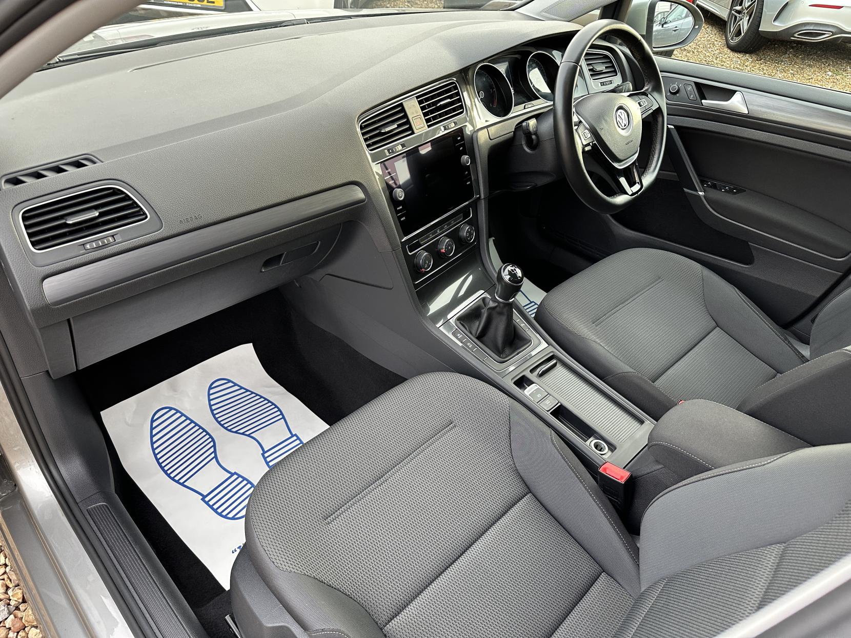 Volkswagen Golf 1.6 TDI BlueMotion Tech SE Nav Hatchback 5dr Diesel Manual Euro 6 (s/s) (115 ps)