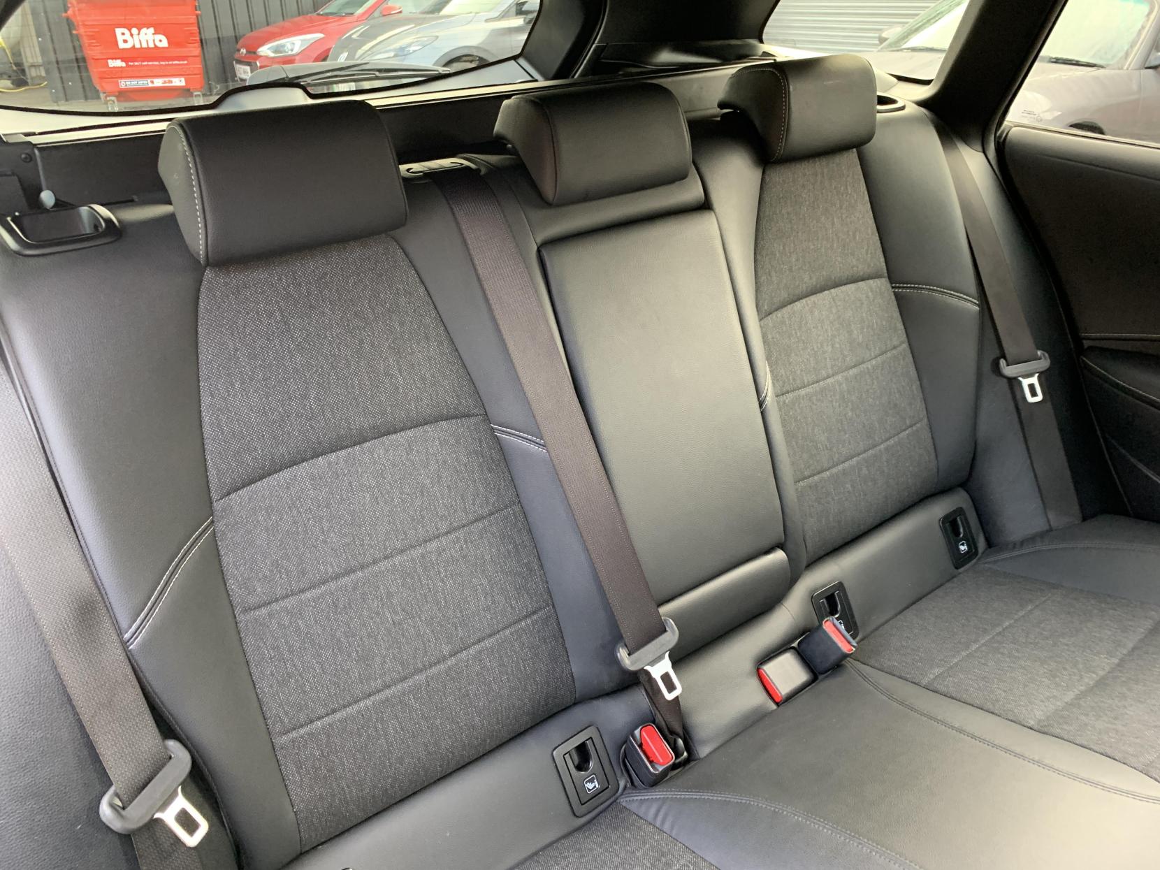 Toyota Corolla 1.8 VVT-h Design Touring Sports 5dr Petrol Hybrid CVT Euro 6 (s/s) (140 ps)