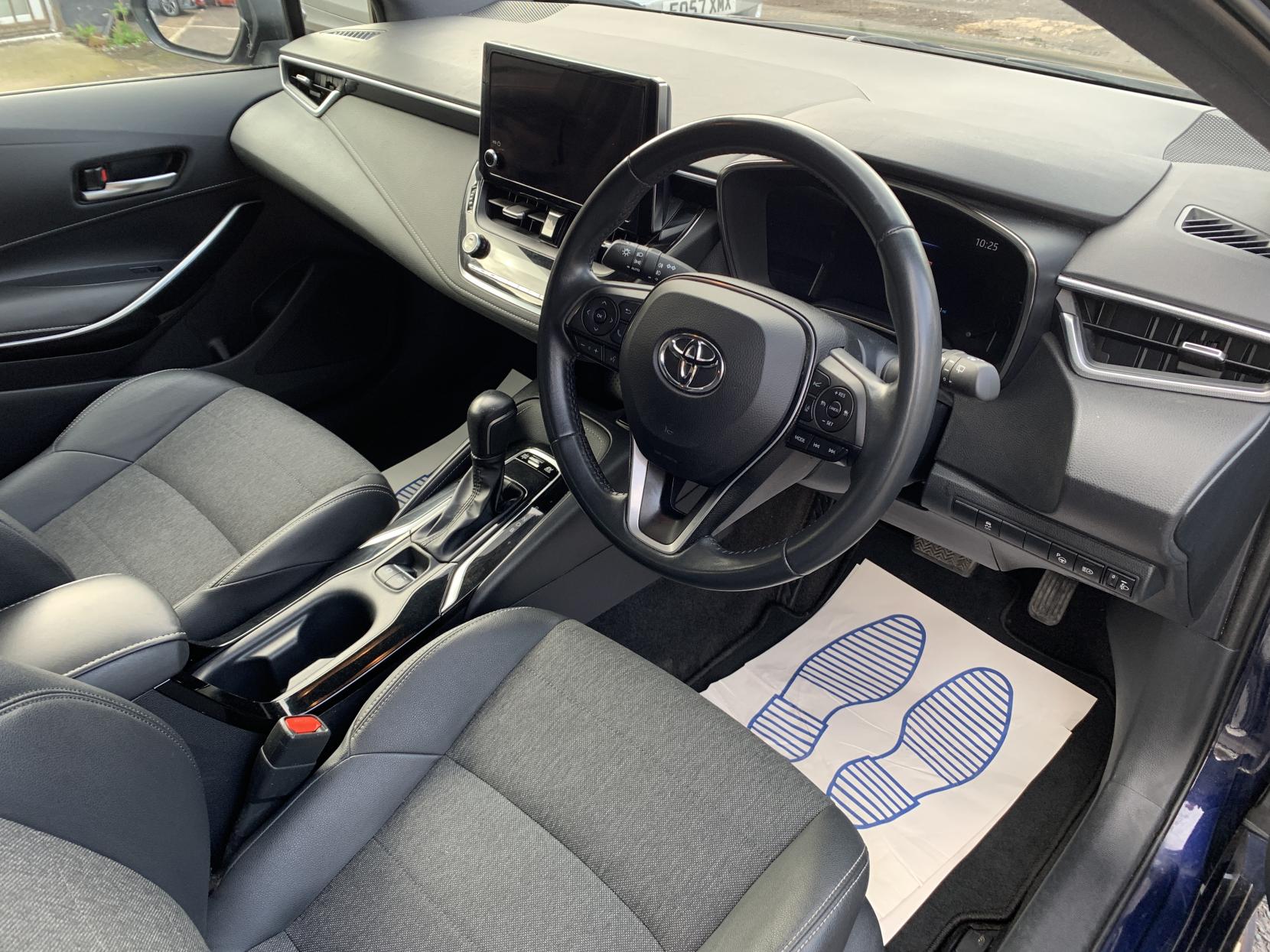 Toyota Corolla 1.8 VVT-h Design Touring Sports 5dr Petrol Hybrid CVT Euro 6 (s/s) (140 ps)