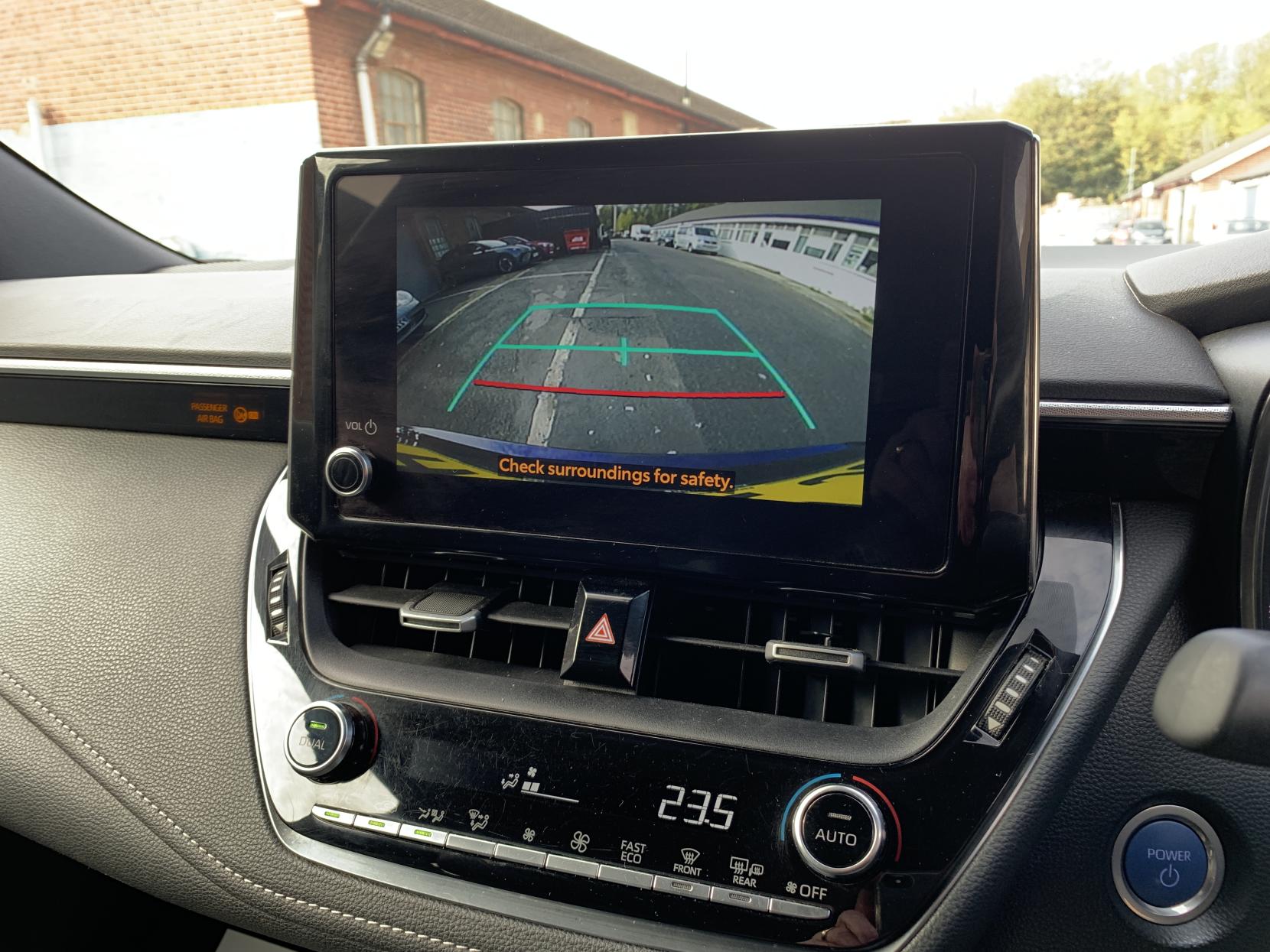 Toyota Corolla 1.8 VVT-h Design Touring Sports 5dr Petrol Hybrid CVT Euro 6 (s/s) (140 ps)