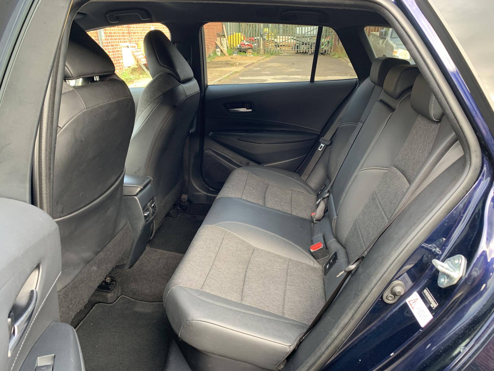 Toyota Corolla 1.8 VVT-h Design Touring Sports 5dr Petrol Hybrid CVT Euro 6 (s/s) (140 ps)