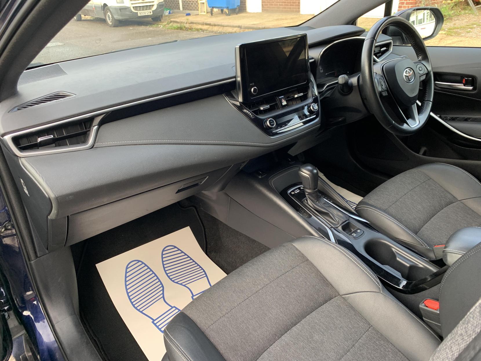 Toyota Corolla 1.8 VVT-h Design Touring Sports 5dr Petrol Hybrid CVT Euro 6 (s/s) (140 ps)