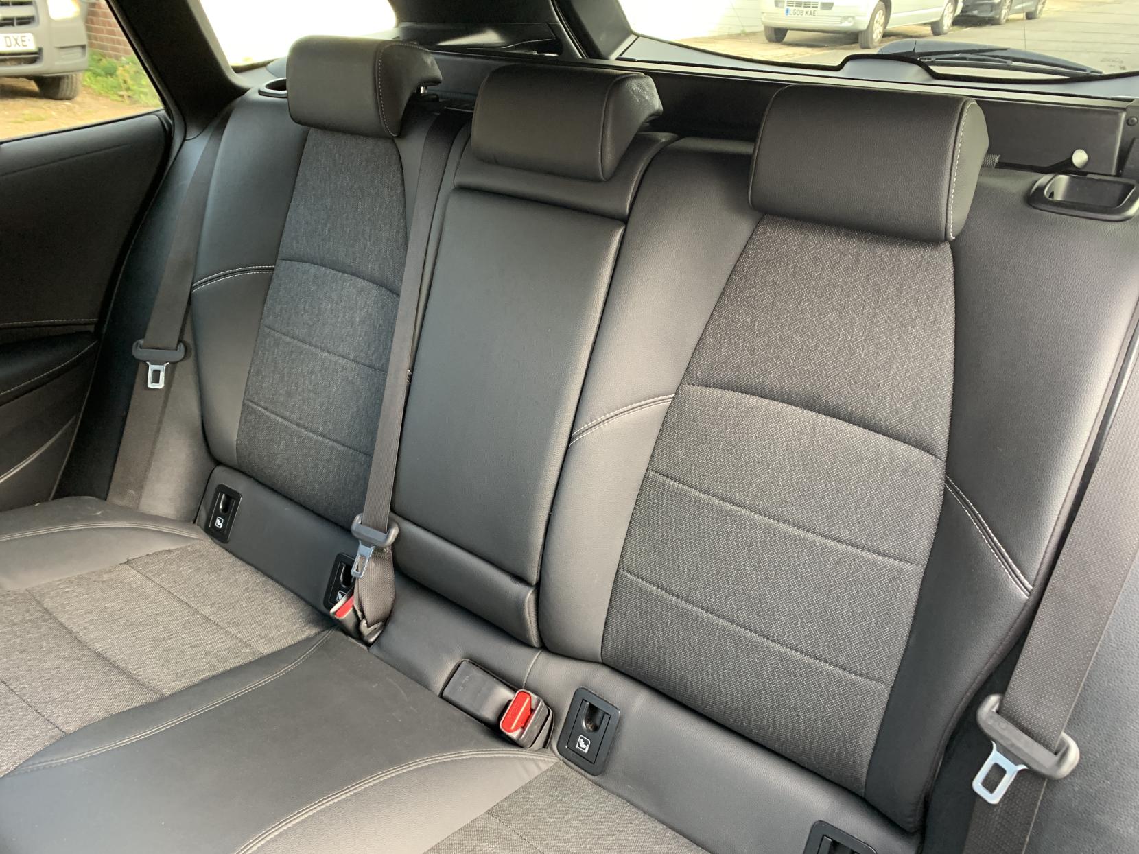 Toyota Corolla 1.8 VVT-h Design Touring Sports 5dr Petrol Hybrid CVT Euro 6 (s/s) (140 ps)