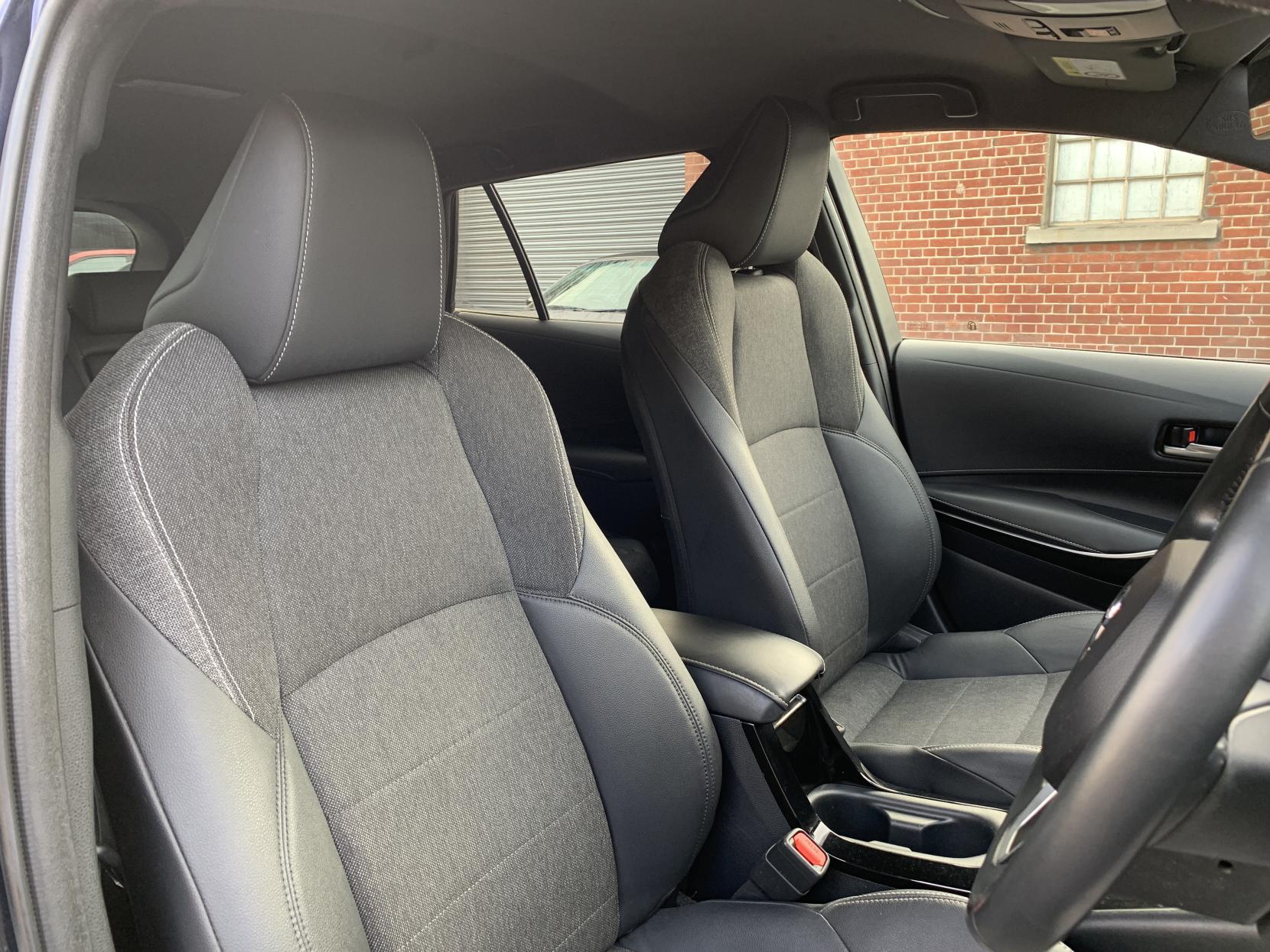 Toyota Corolla 1.8 VVT-h Design Touring Sports 5dr Petrol Hybrid CVT Euro 6 (s/s) (140 ps)