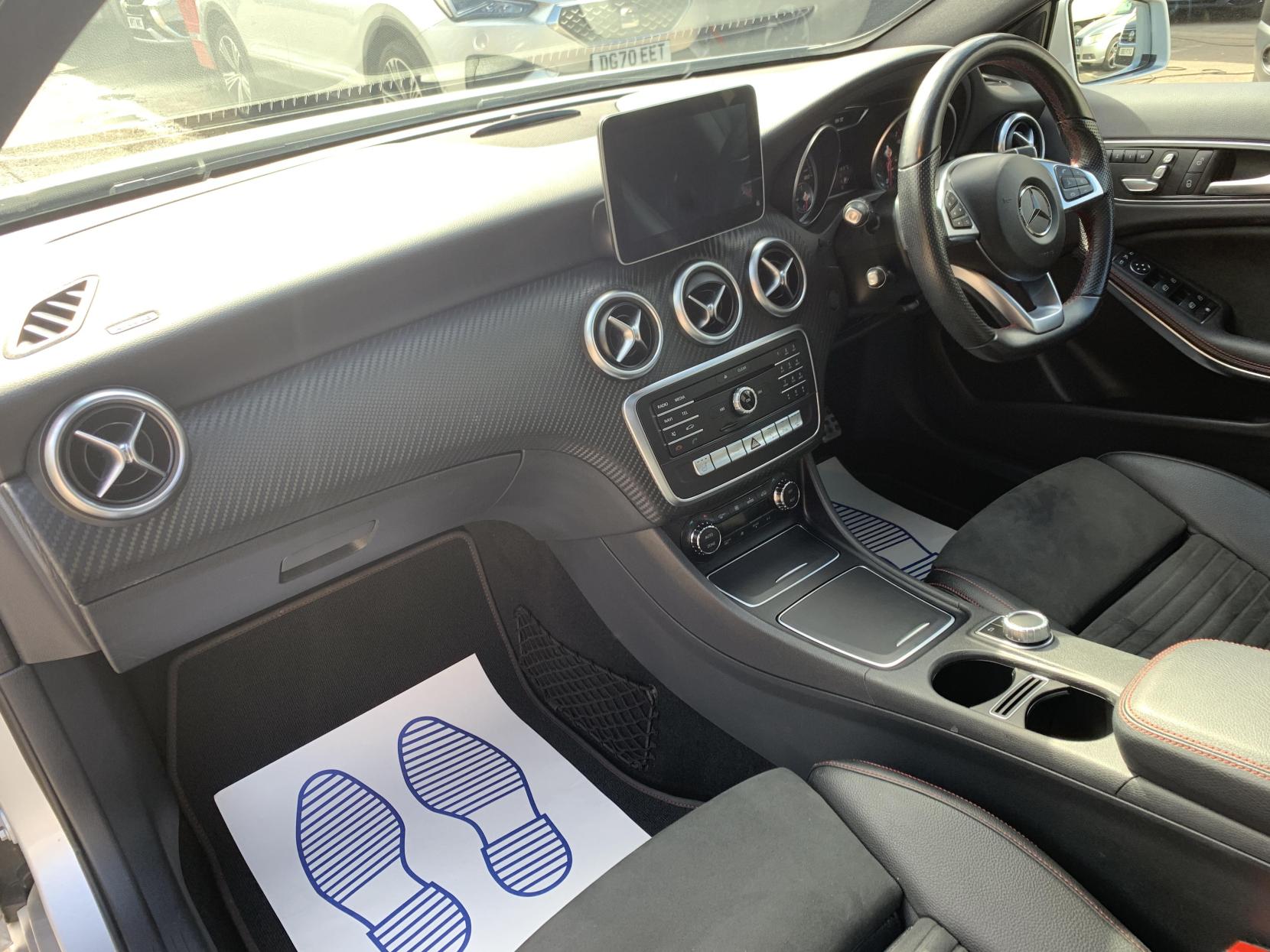 Mercedes-Benz A Class 1.6 A200 AMG Line (Premium Plus) Hatchback 5dr Petrol 7G-DCT Euro 6 (s/s) (156 ps)
