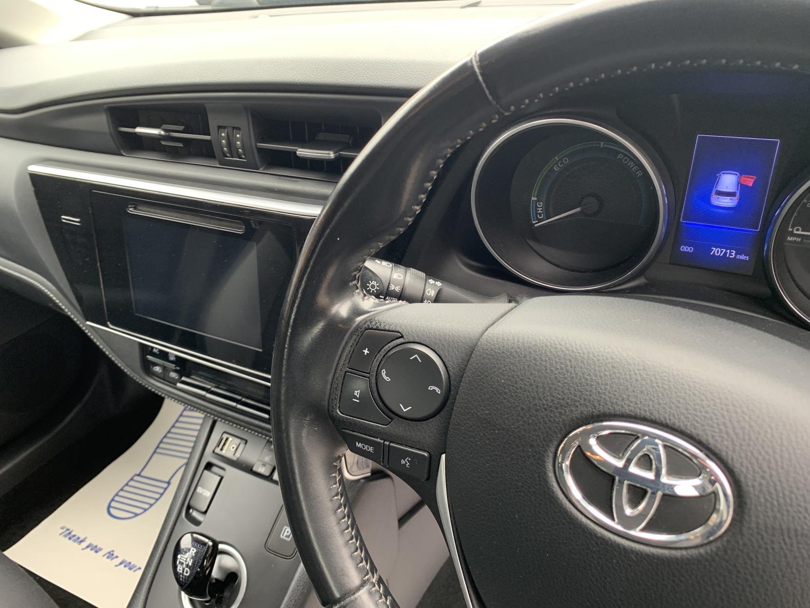 Toyota Auris 1.8 VVT-h Business Edition Hatchback 5dr Petrol Hybrid CVT Euro 6 (s/s) (Safety Sense) (136 ps)
