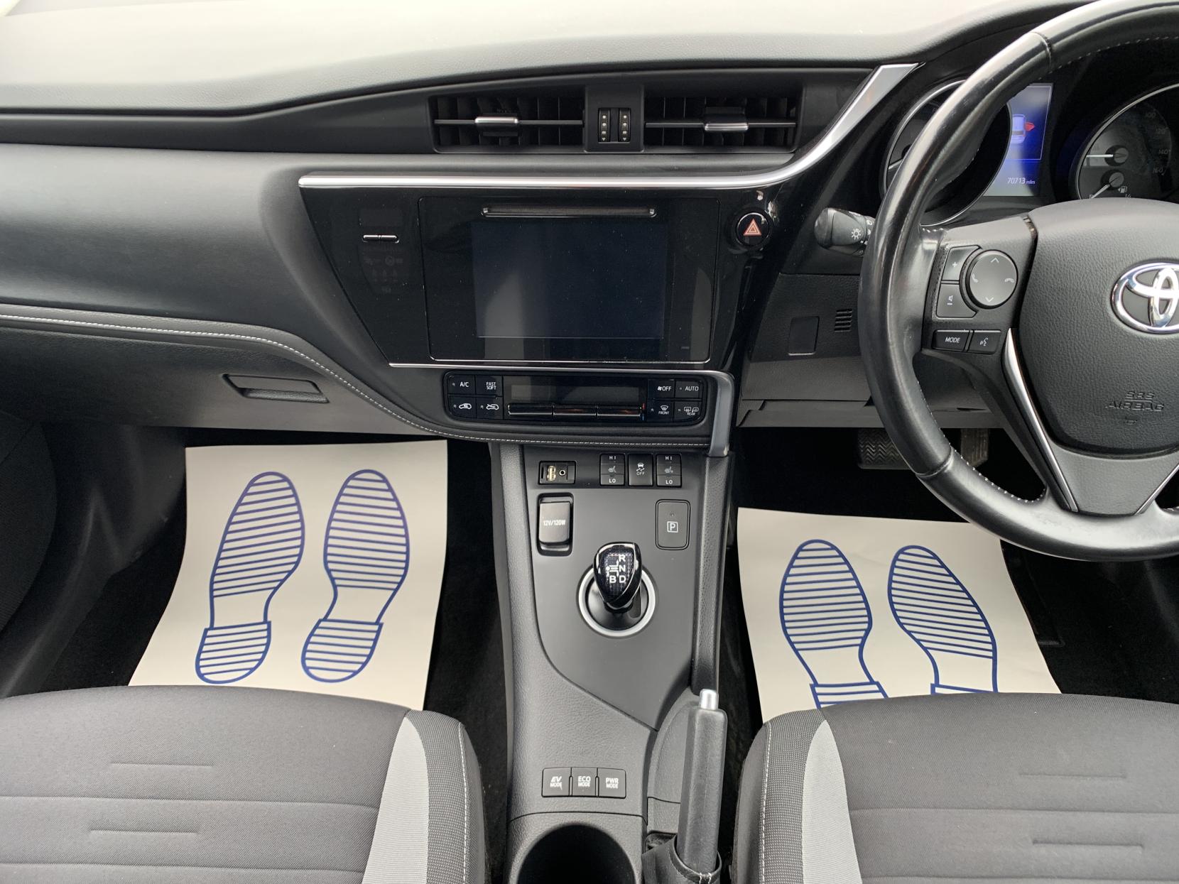 Toyota Auris 1.8 VVT-h Business Edition Hatchback 5dr Petrol Hybrid CVT Euro 6 (s/s) (Safety Sense) (136 ps)