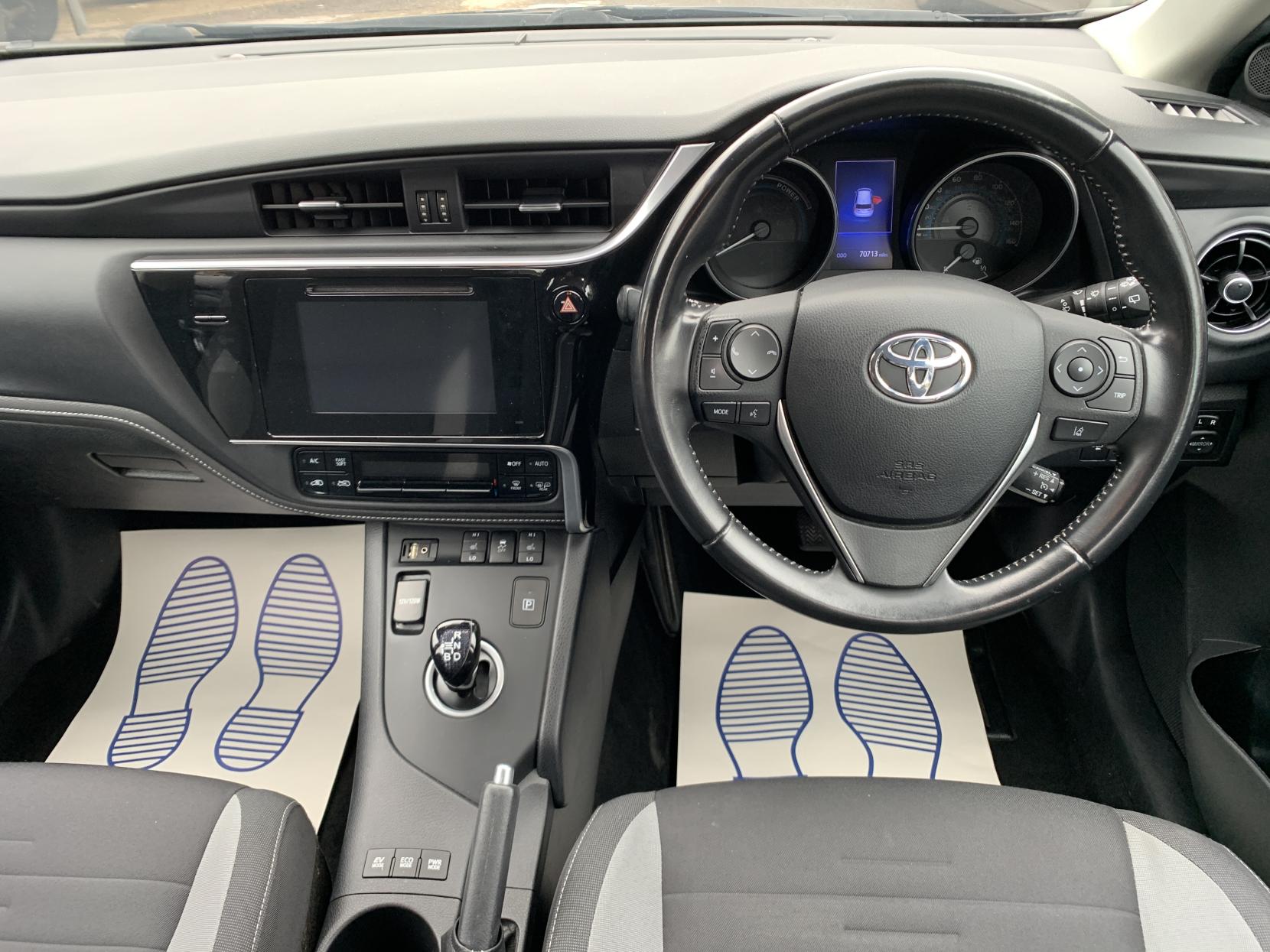 Toyota Auris 1.8 VVT-h Business Edition Hatchback 5dr Petrol Hybrid CVT Euro 6 (s/s) (Safety Sense) (136 ps)
