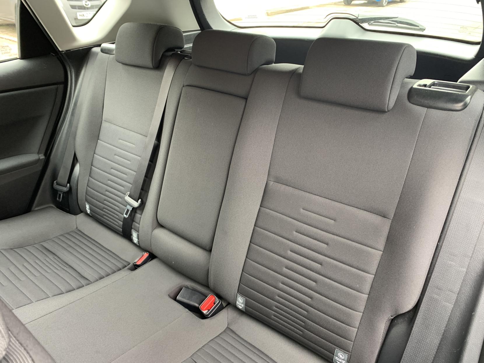 Toyota Auris 1.8 VVT-h Business Edition Hatchback 5dr Petrol Hybrid CVT Euro 6 (s/s) (Safety Sense) (136 ps)