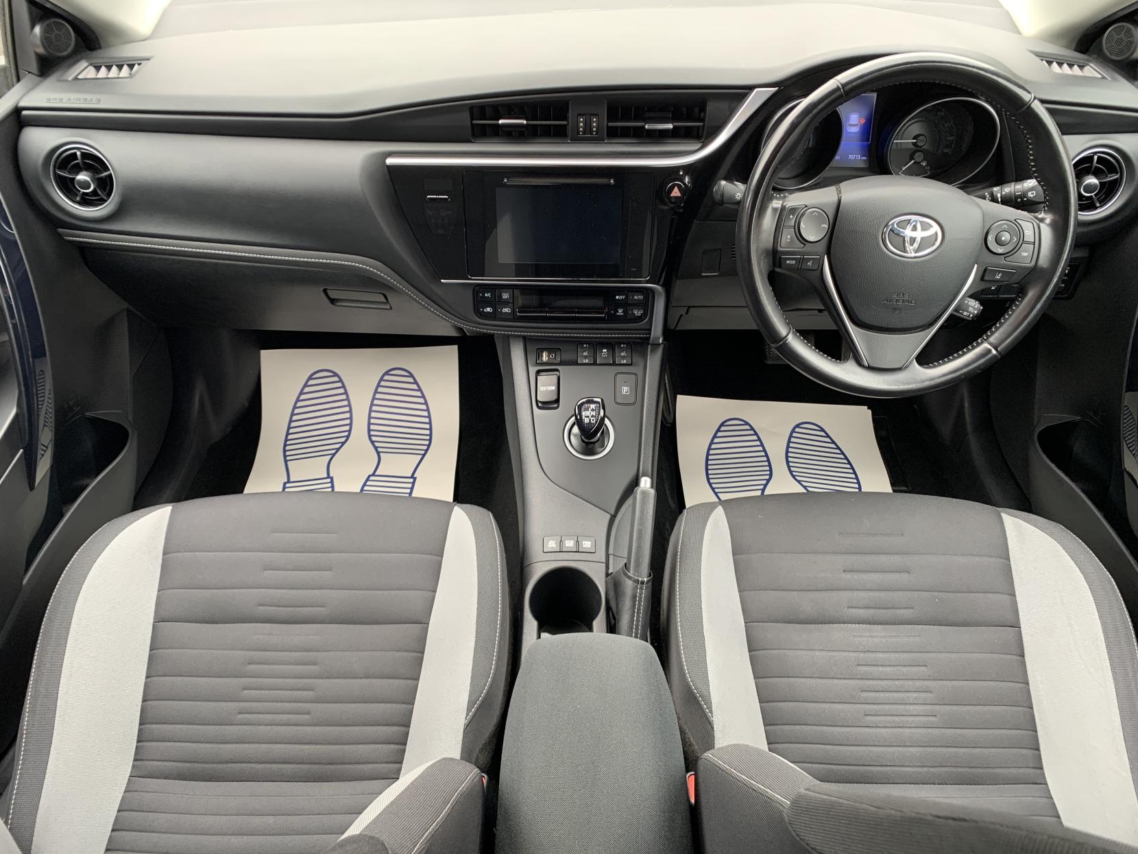 Toyota Auris 1.8 VVT-h Business Edition Hatchback 5dr Petrol Hybrid CVT Euro 6 (s/s) (Safety Sense) (136 ps)