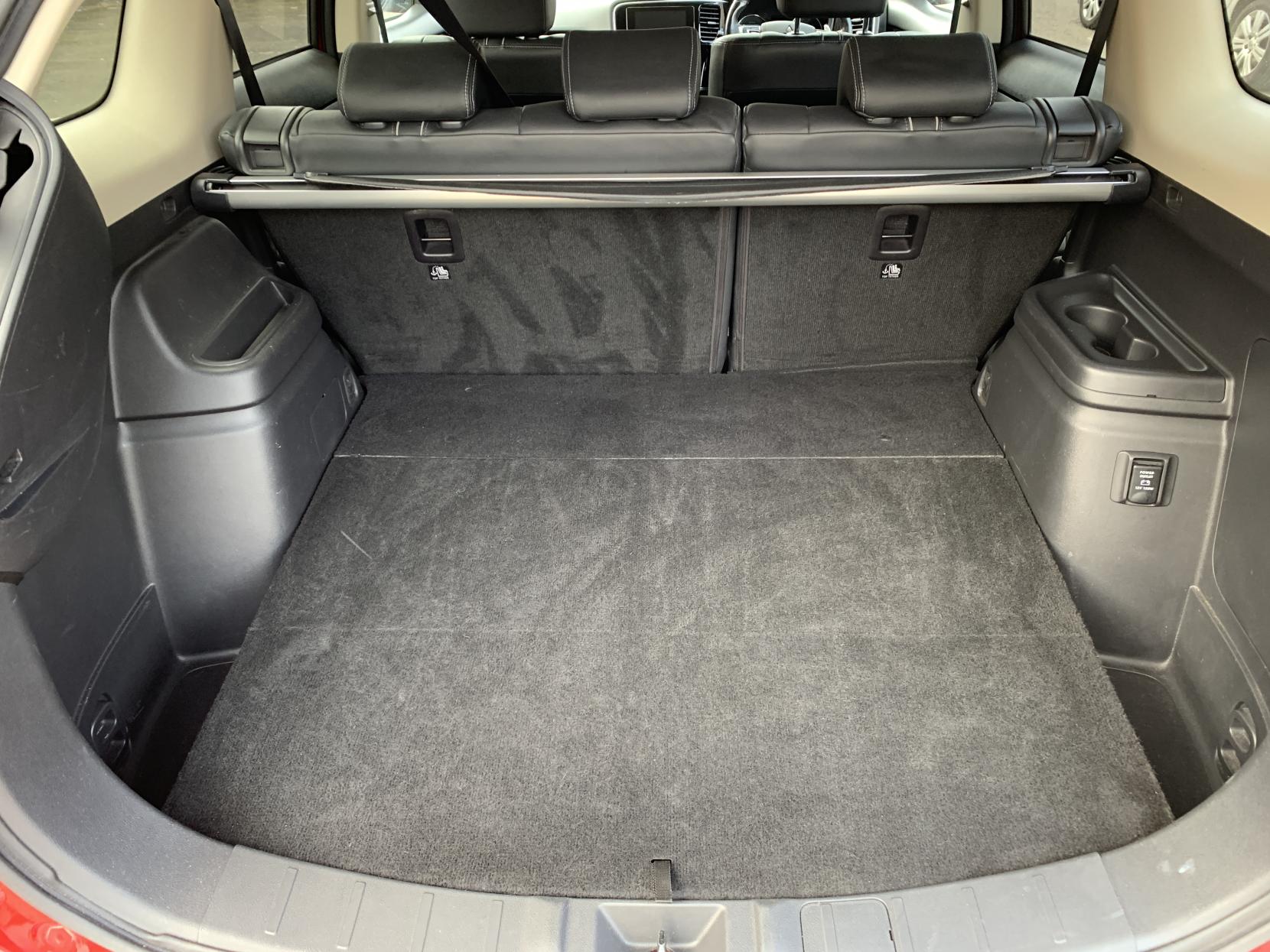 Mitsubishi Outlander 2.0h 12kWh 4hs SUV 5dr Petrol Plug-in Hybrid CVT 4WD Euro 6 (s/s) (200 ps)