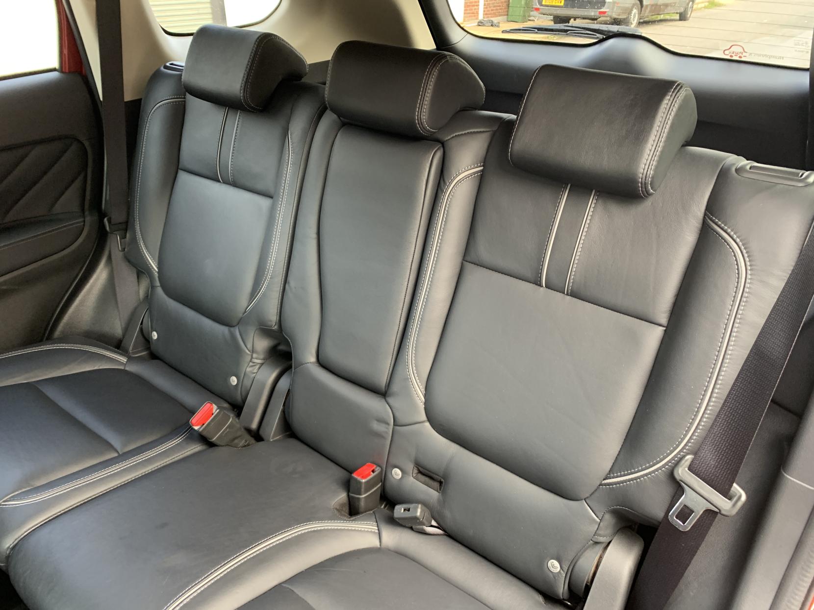 Mitsubishi Outlander 2.0h 12kWh 4hs SUV 5dr Petrol Plug-in Hybrid CVT 4WD Euro 6 (s/s) (200 ps)