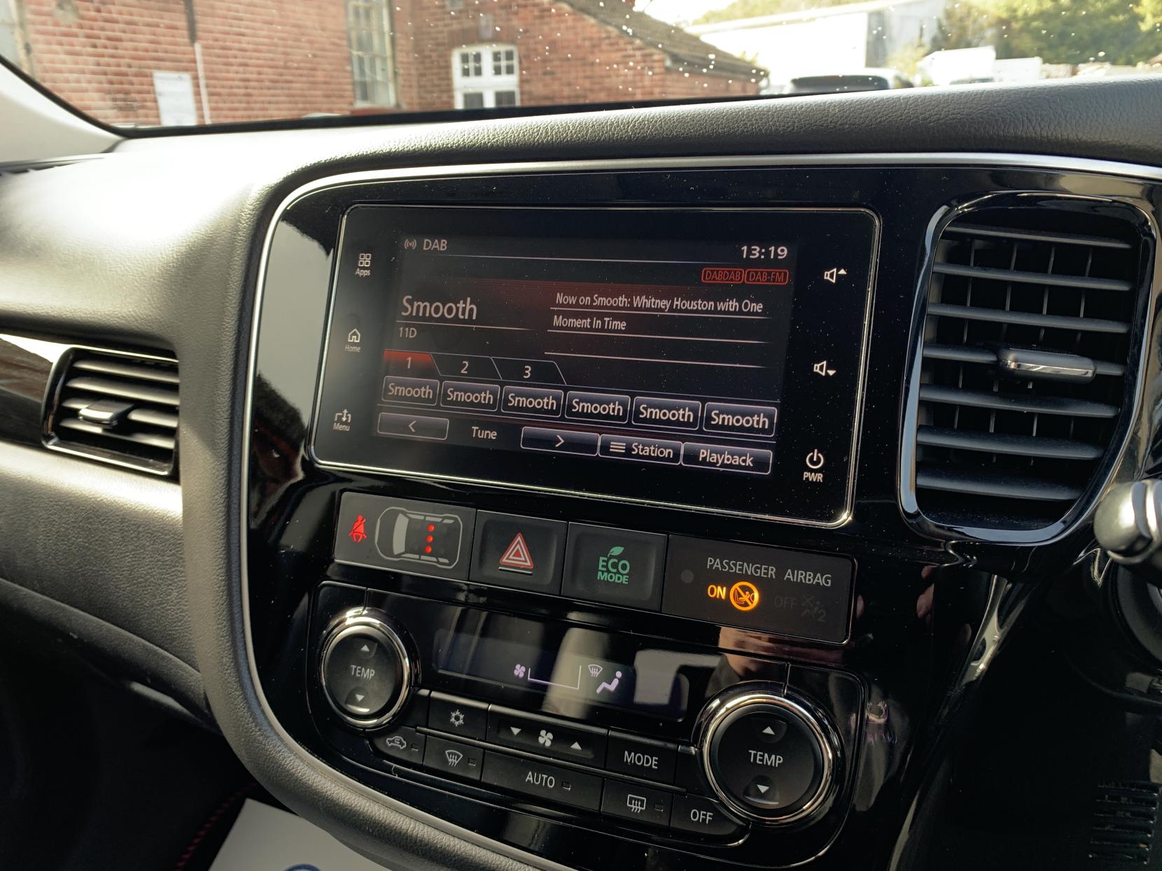 Mitsubishi Outlander 2.0h 12kWh 4hs SUV 5dr Petrol Plug-in Hybrid CVT 4WD Euro 6 (s/s) (200 ps)