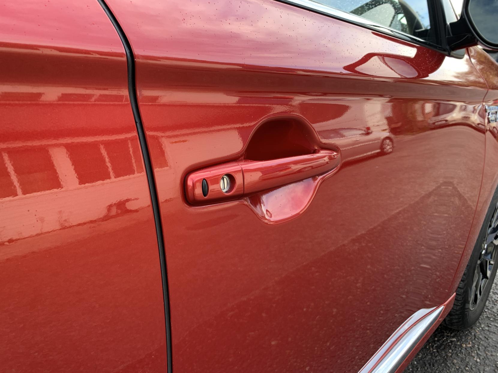 Mitsubishi Outlander 2.0h 12kWh 4hs SUV 5dr Petrol Plug-in Hybrid CVT 4WD Euro 6 (s/s) (200 ps)