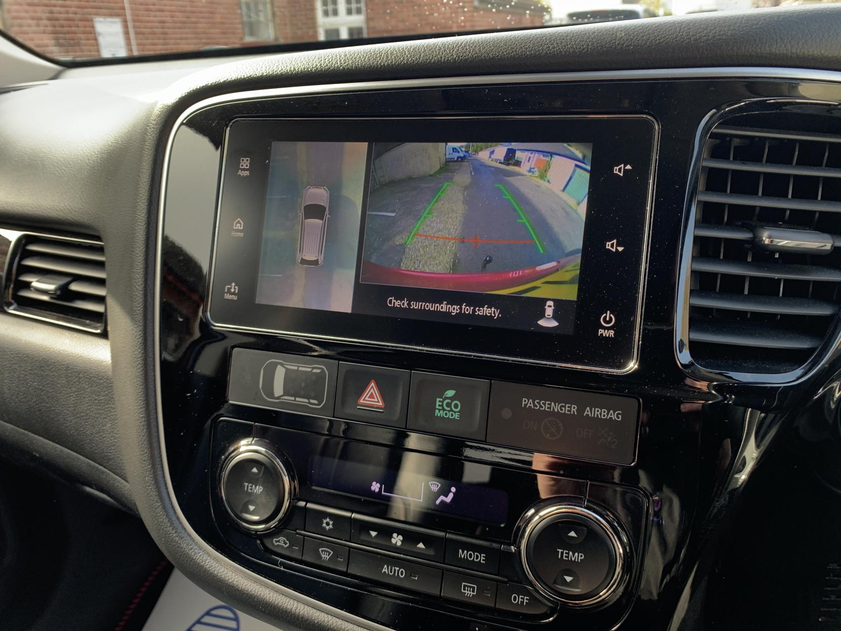 Mitsubishi Outlander 2.0h 12kWh 4hs SUV 5dr Petrol Plug-in Hybrid CVT 4WD Euro 6 (s/s) (200 ps)