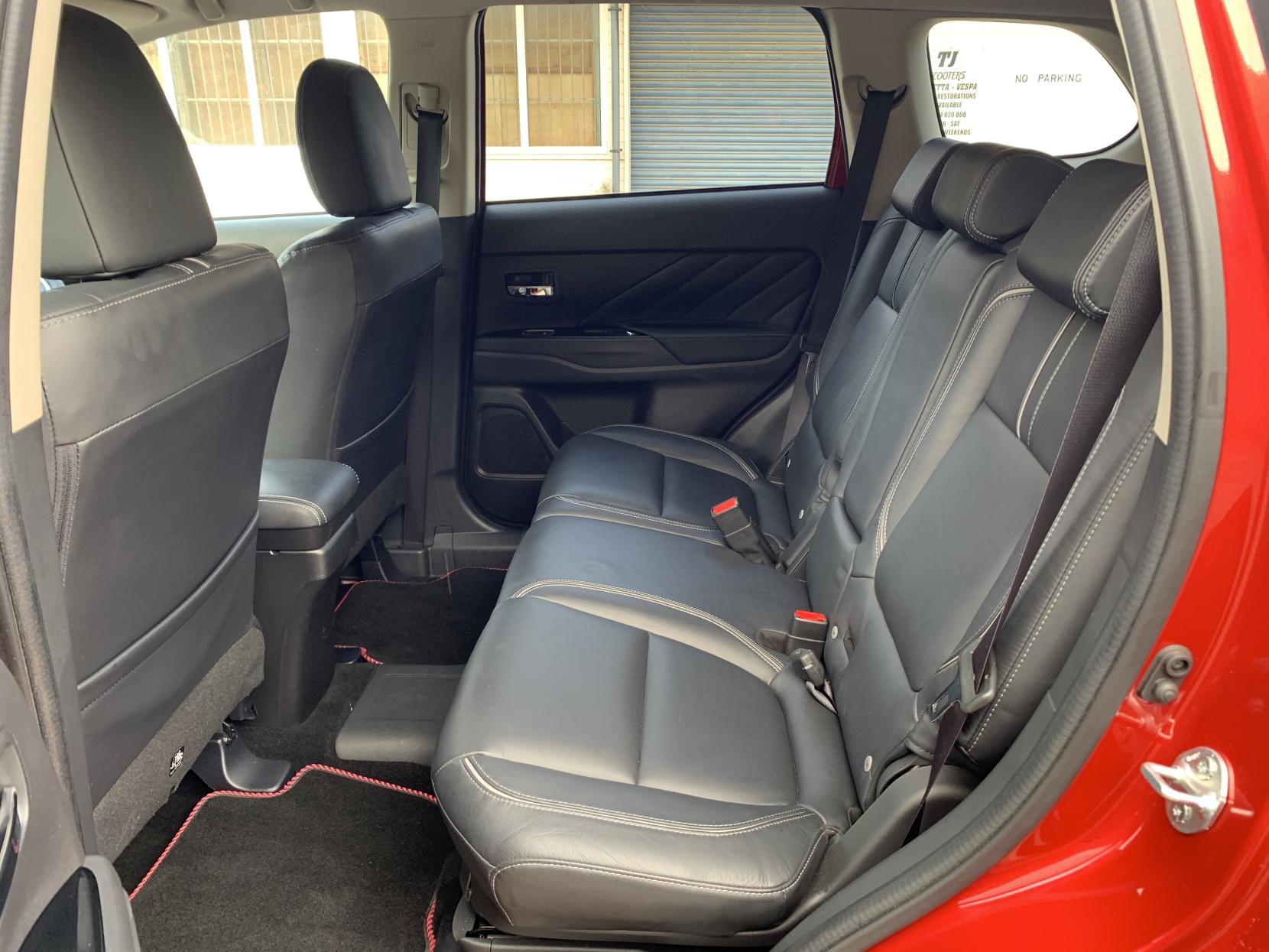 Mitsubishi Outlander 2.0h 12kWh 4hs SUV 5dr Petrol Plug-in Hybrid CVT 4WD Euro 6 (s/s) (200 ps)