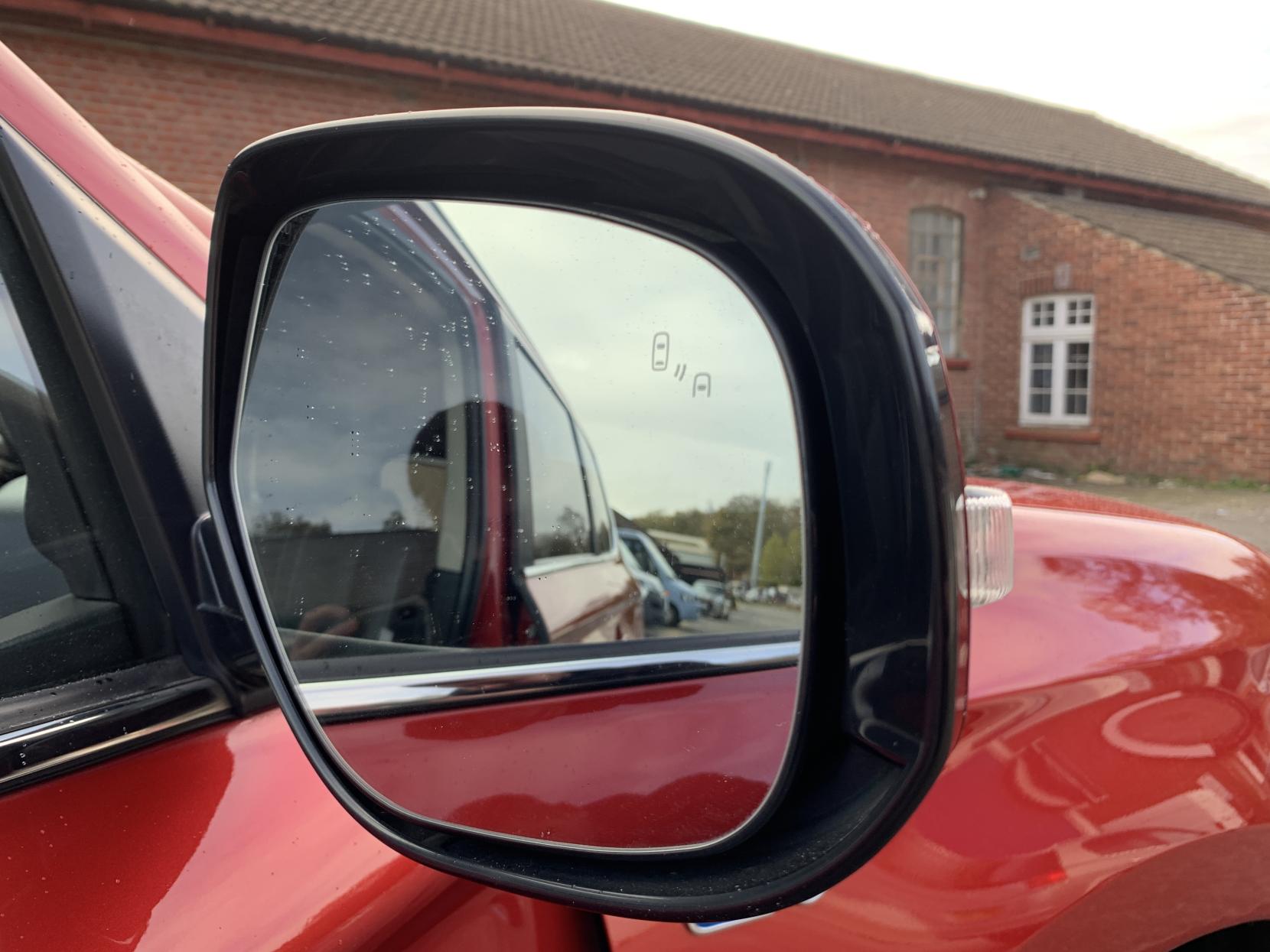 Mitsubishi Outlander 2.0h 12kWh 4hs SUV 5dr Petrol Plug-in Hybrid CVT 4WD Euro 6 (s/s) (200 ps)