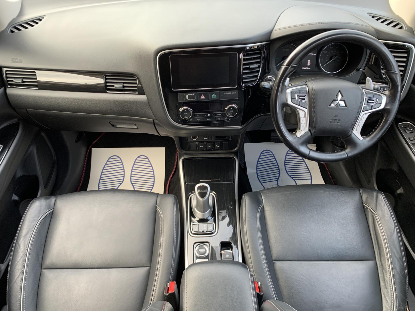 Mitsubishi Outlander 2.0h 12kWh 4hs SUV 5dr Petrol Plug-in Hybrid CVT 4WD Euro 6 (s/s) (200 ps)