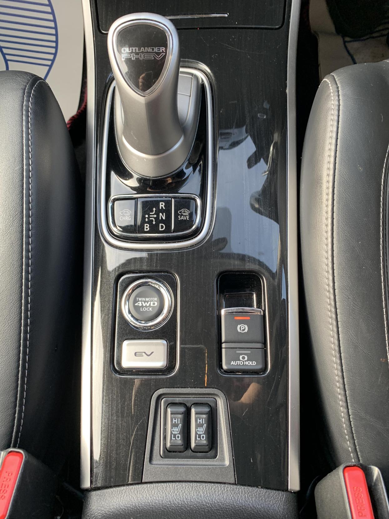 Mitsubishi Outlander 2.0h 12kWh 4hs SUV 5dr Petrol Plug-in Hybrid CVT 4WD Euro 6 (s/s) (200 ps)