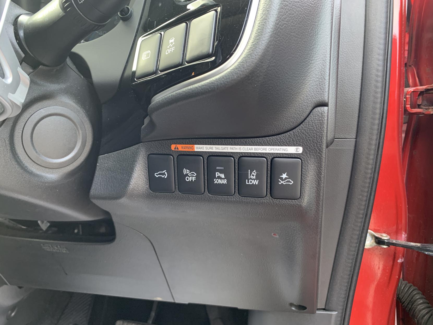 Mitsubishi Outlander 2.0h 12kWh 4hs SUV 5dr Petrol Plug-in Hybrid CVT 4WD Euro 6 (s/s) (200 ps)