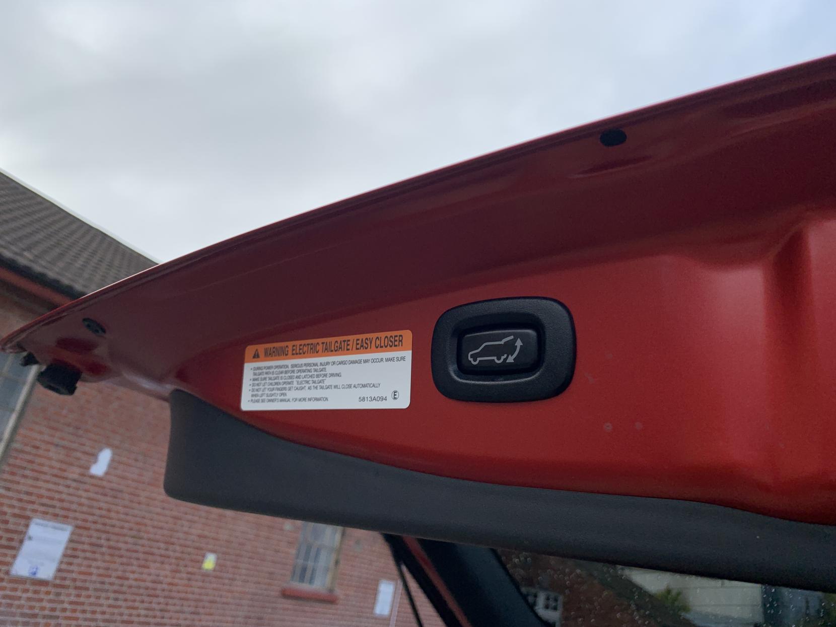 Mitsubishi Outlander 2.0h 12kWh 4hs SUV 5dr Petrol Plug-in Hybrid CVT 4WD Euro 6 (s/s) (200 ps)