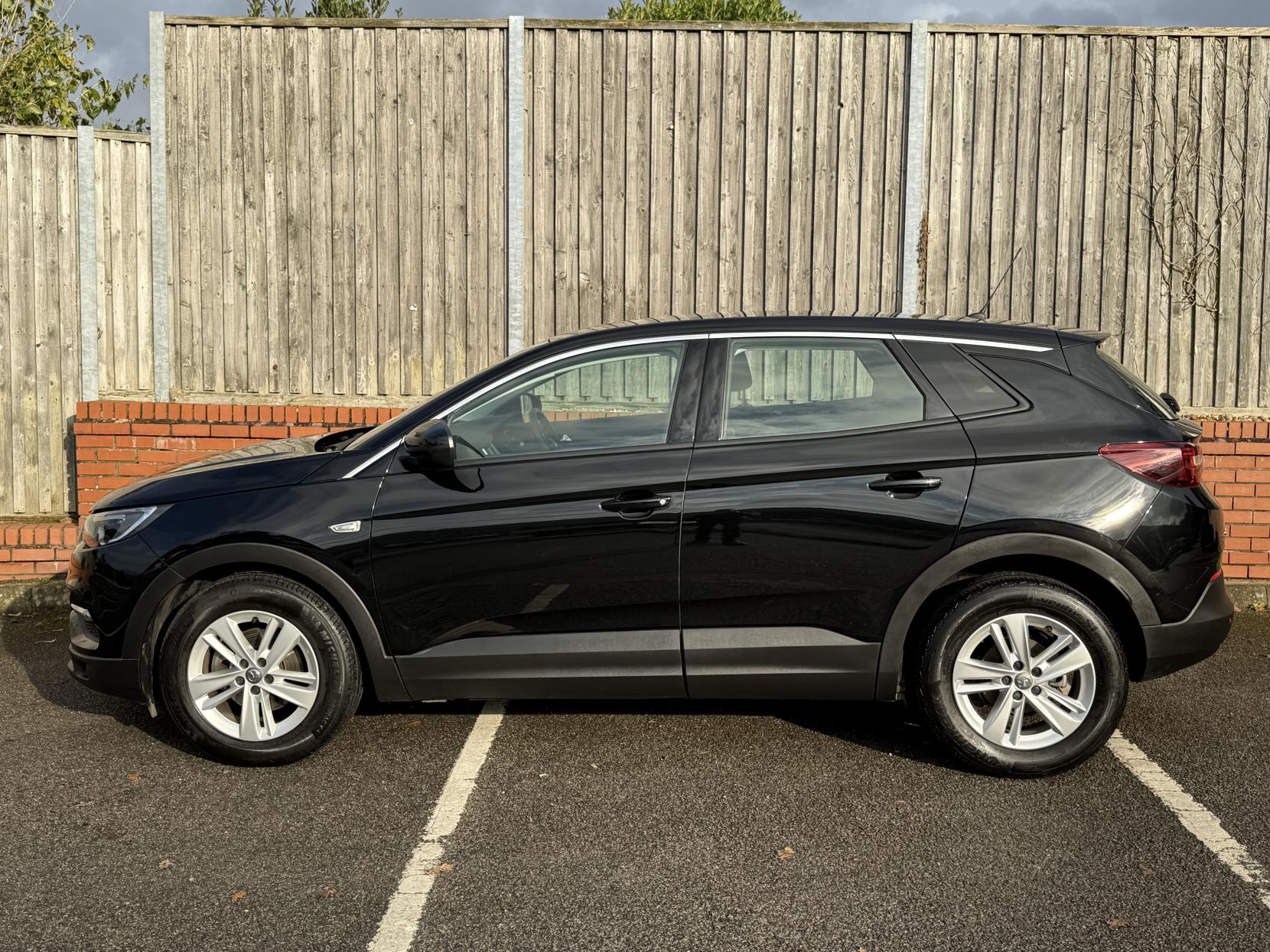 Vauxhall Grandland X 1.2 Turbo SE Premium SUV 5dr Petrol Manual Euro 6 (s/s) (130 ps)