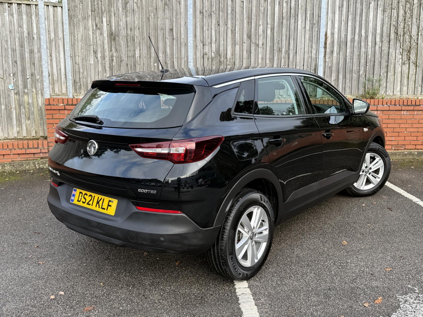 Vauxhall Grandland X 1.2 Turbo SE Premium SUV 5dr Petrol Manual Euro 6 (s/s) (130 ps)