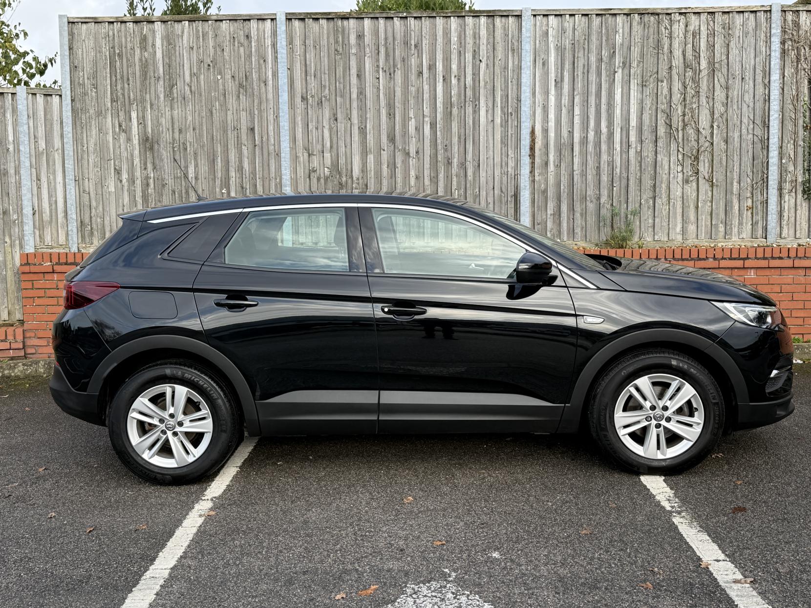 Vauxhall Grandland X 1.2 Turbo SE Premium SUV 5dr Petrol Manual Euro 6 (s/s) (130 ps)