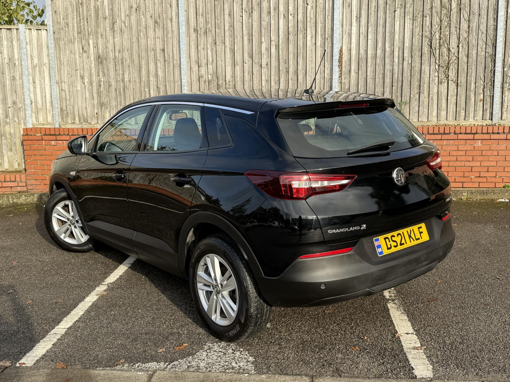 Vauxhall Grandland X 1.2 Turbo SE Premium SUV 5dr Petrol Manual Euro 6 (s/s) (130 ps)