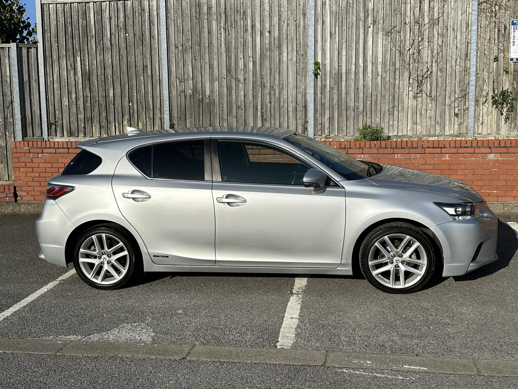 Lexus CT 1.8 200h Advance Hatchback 5dr Petrol Hybrid CVT Euro 6 (s/s) (136 ps)