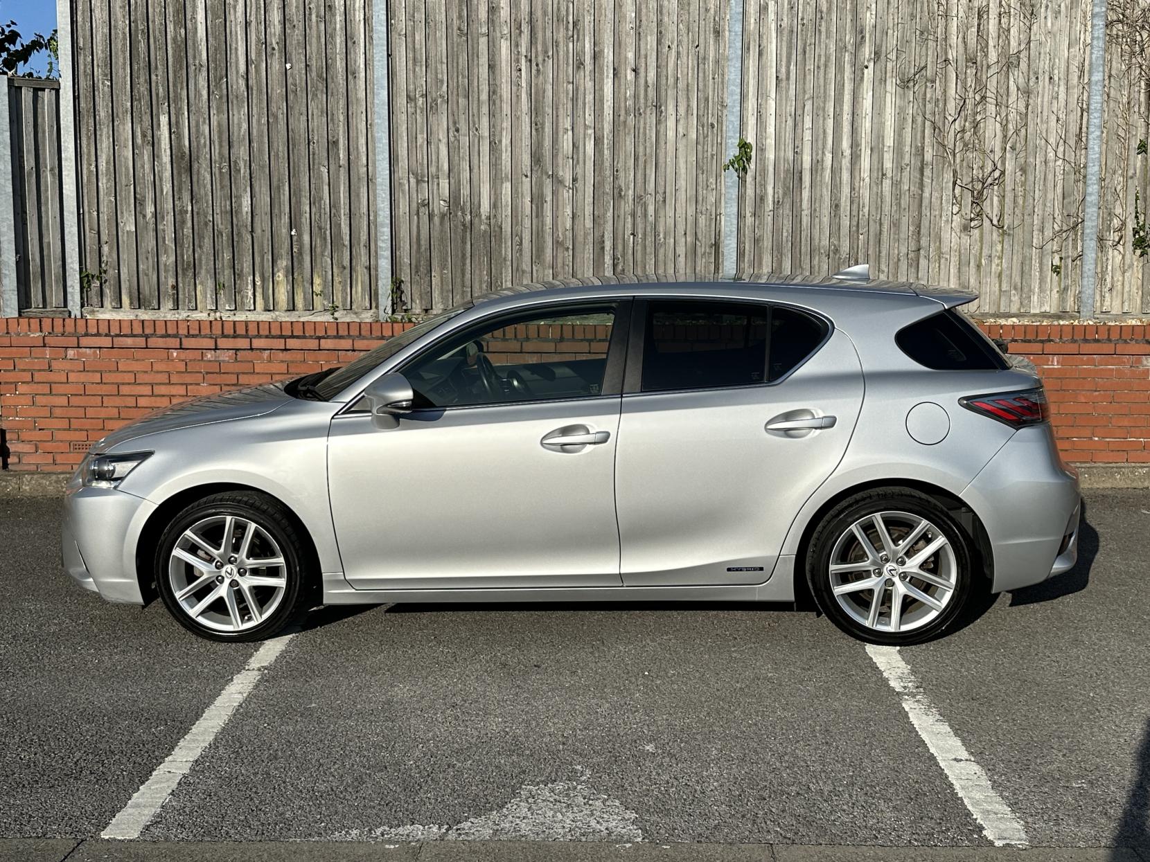 Lexus CT 1.8 200h Advance Hatchback 5dr Petrol Hybrid CVT Euro 6 (s/s) (136 ps)